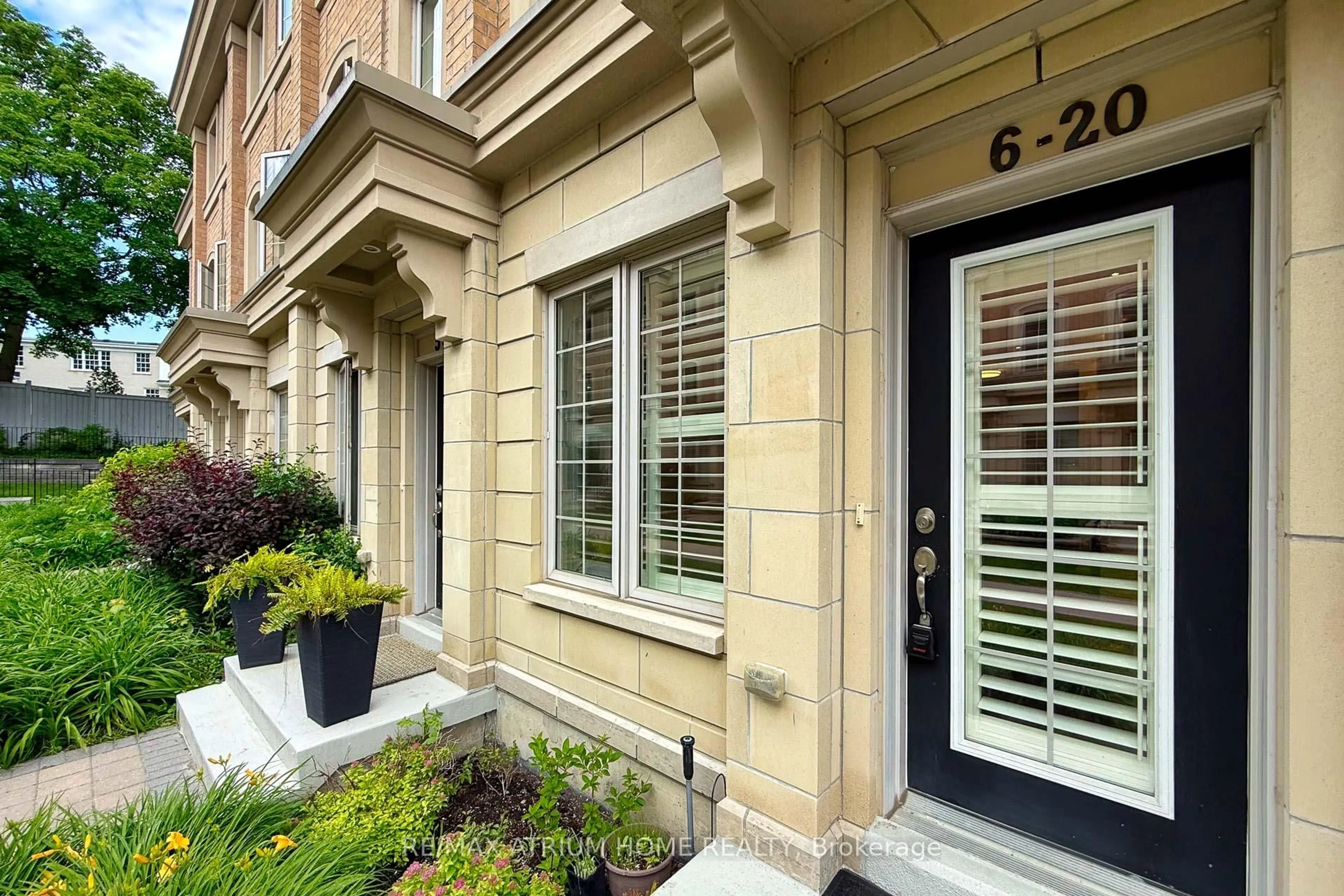Unknown for 20 Hargrave Lane #6, Toronto Ontario M4N 0A4