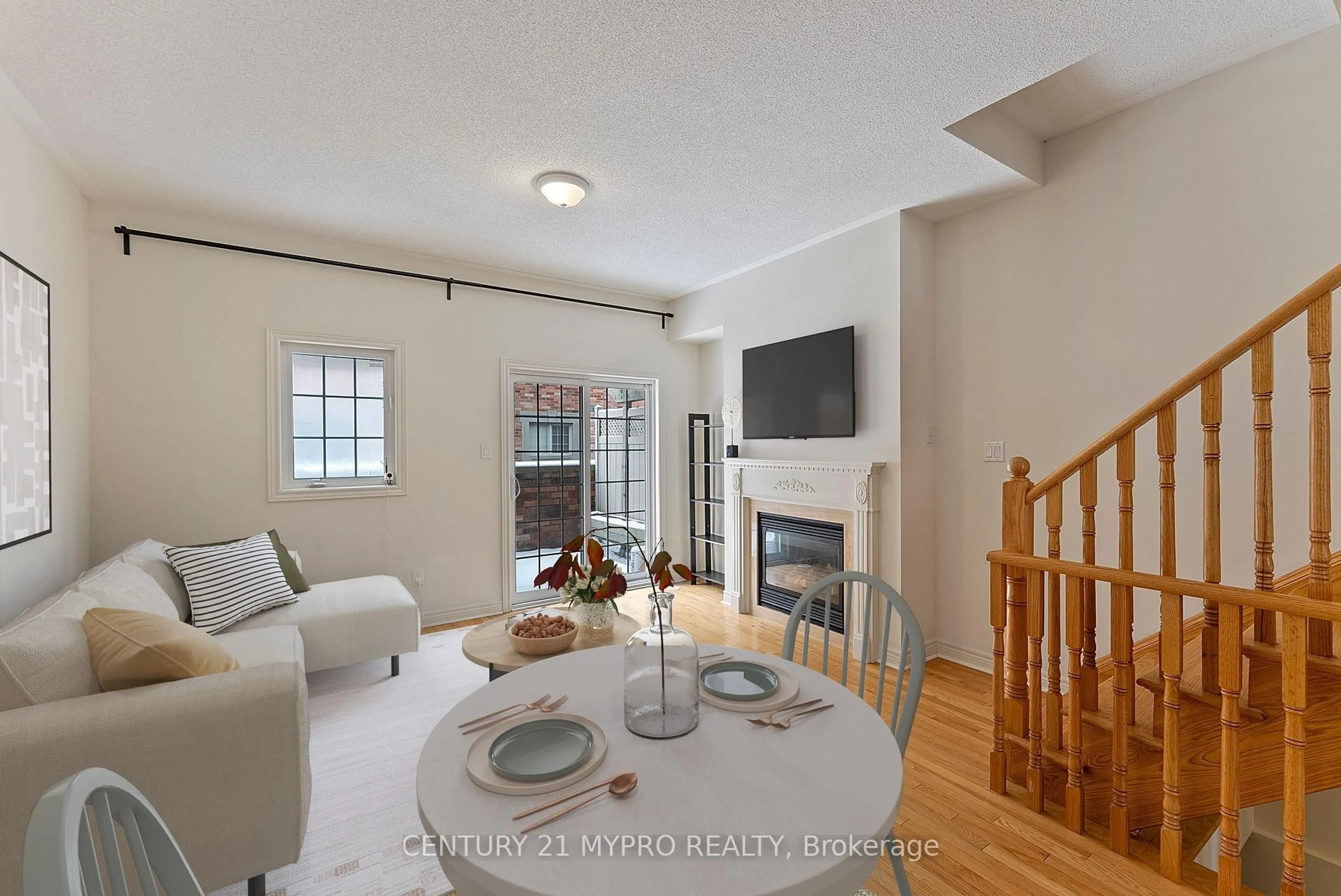 Living room with furniture, unknown for 175B Finch Ave, Toronto Ontario M2N 4R8