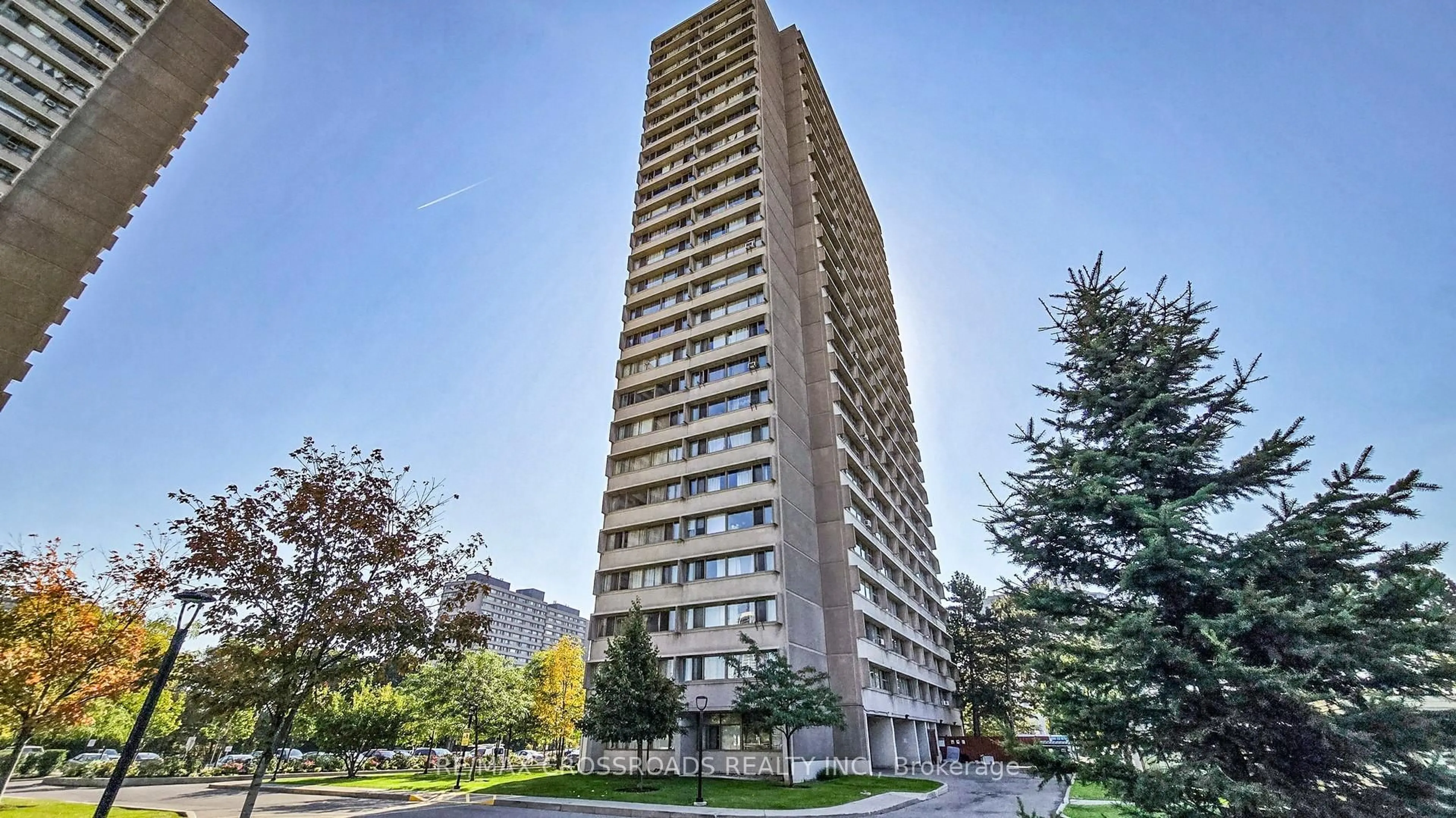 Indoor foyer for 715 Don Mills Rd #208, Toronto Ontario M3C 1S4