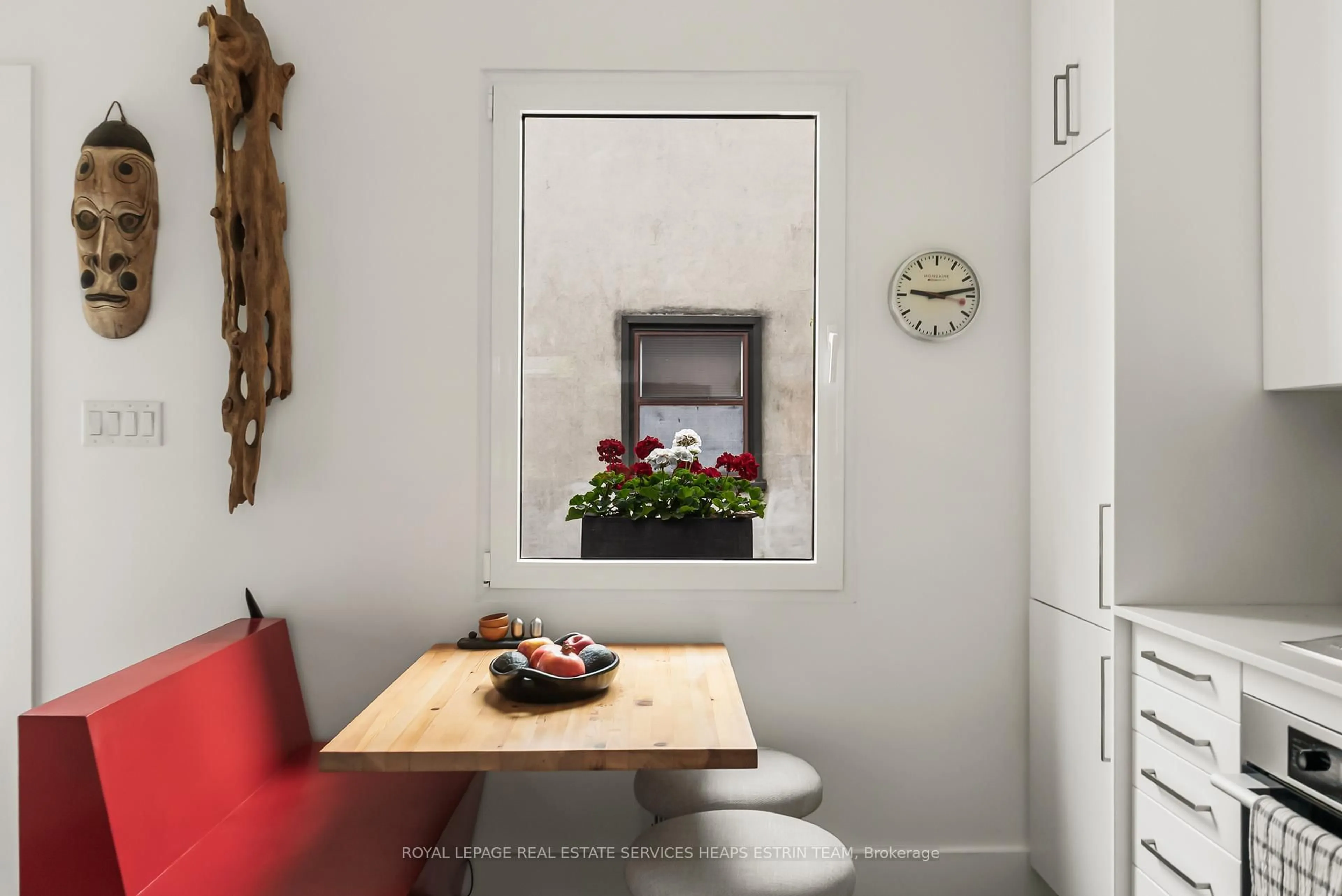 Indoor entryway for 6 Sackville Pl, Toronto Ontario M4X 1A4