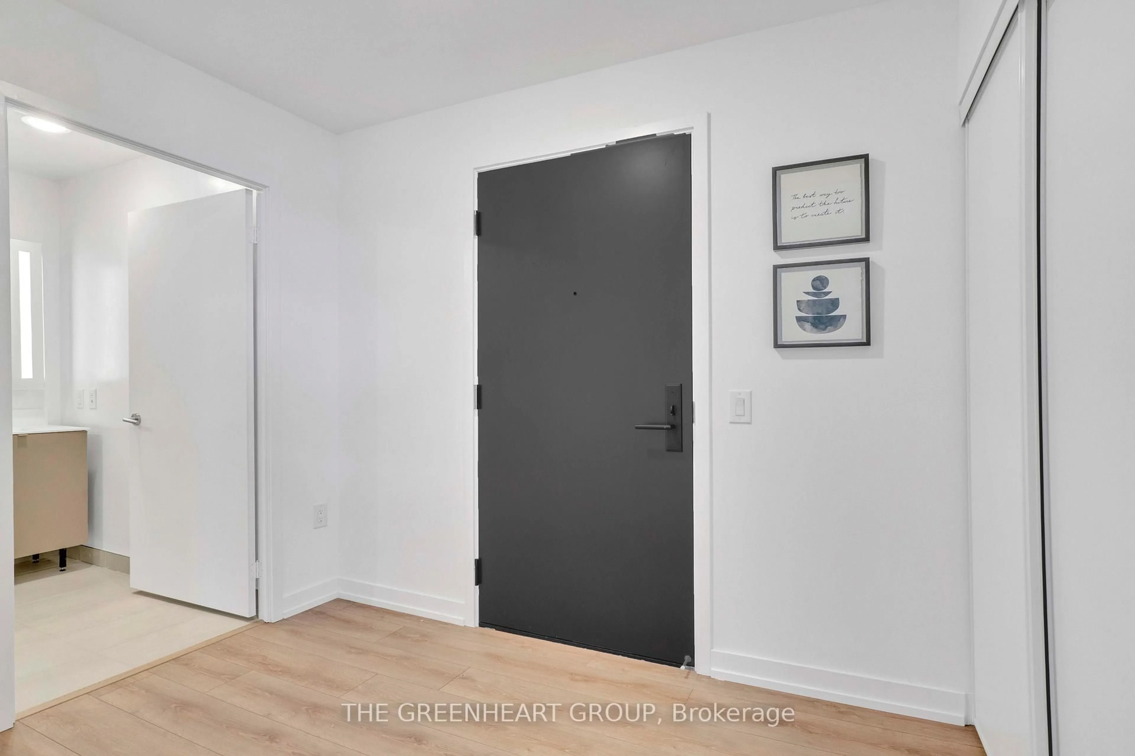 Indoor entryway for 500 Dupont St #419, Toronto Ontario M6G 0B8