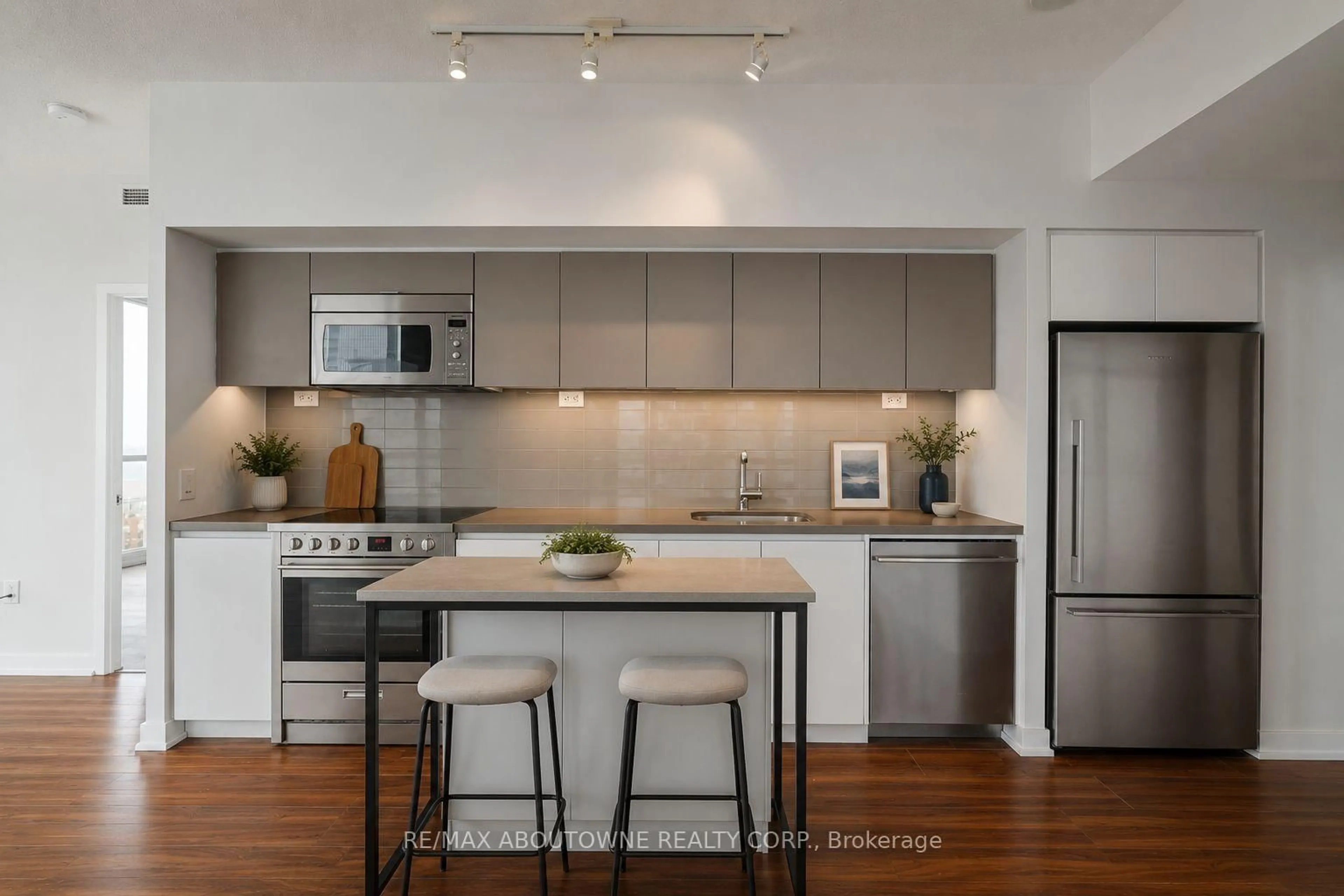 Open concept kitchen, unknown for 75 Queens Wharf Rd #1901, Toronto Ontario M5V 0J8