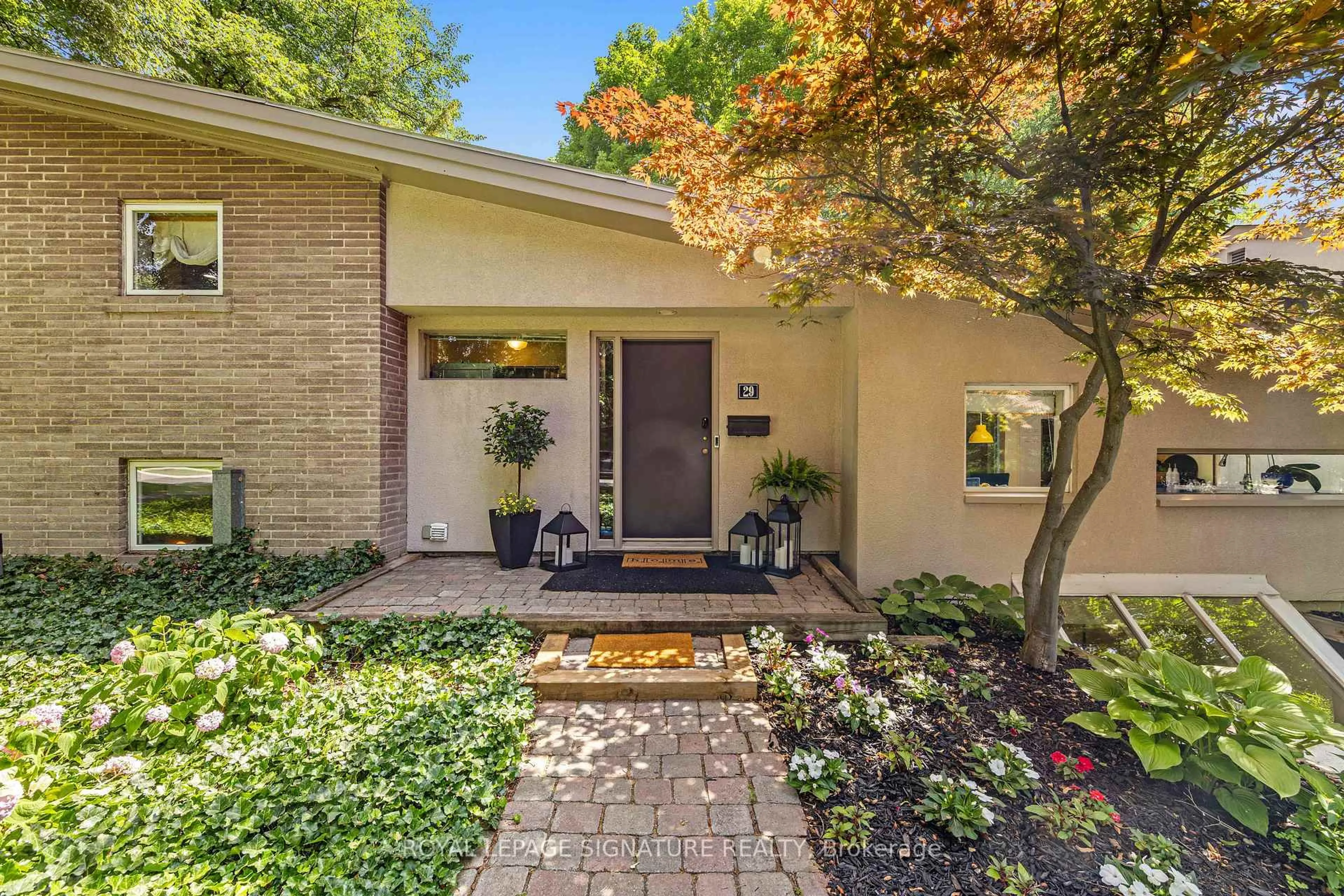 Unknown for 29 Farmcote Rd, Toronto Ontario M3B 2Z6