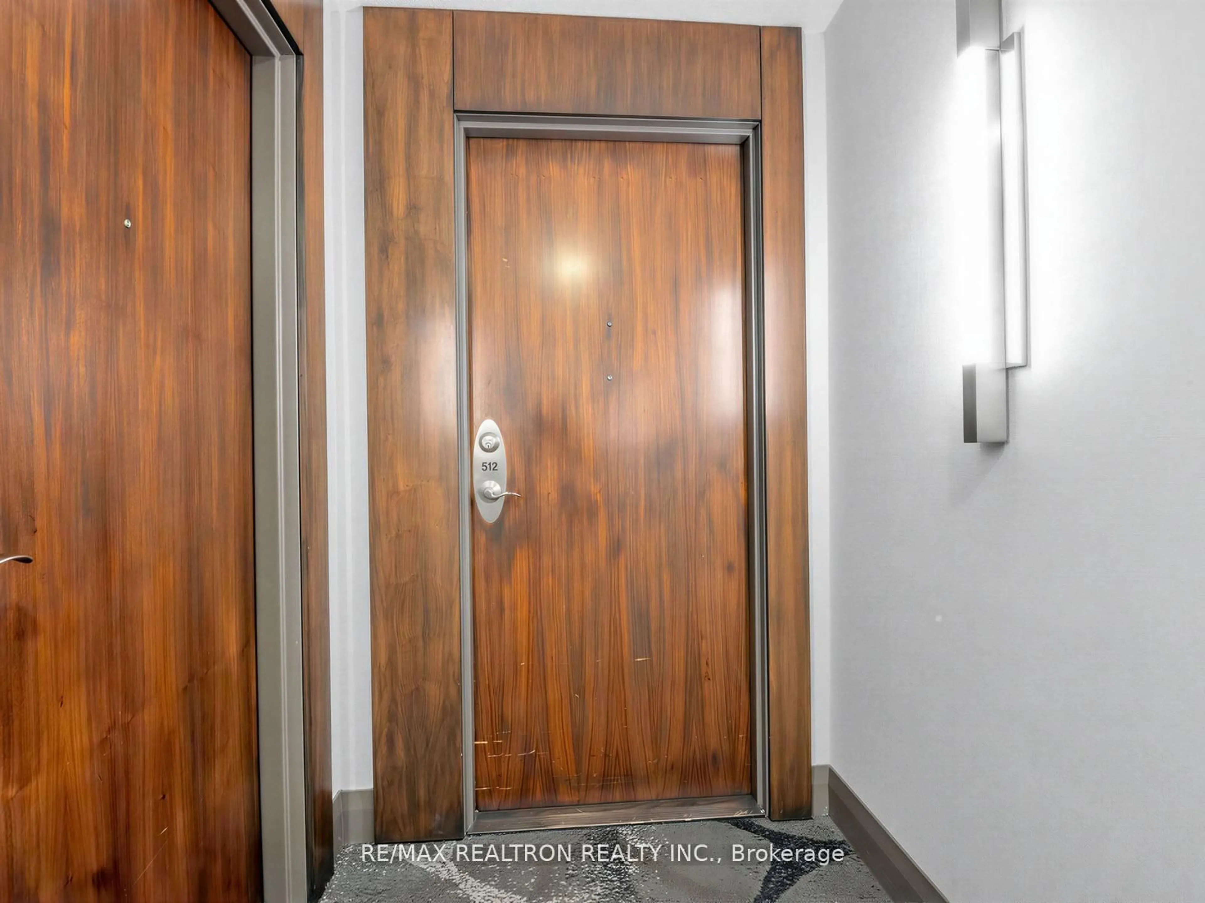Indoor foyer for 3830 Bathurst St #512, Toronto Ontario M3H 6C5