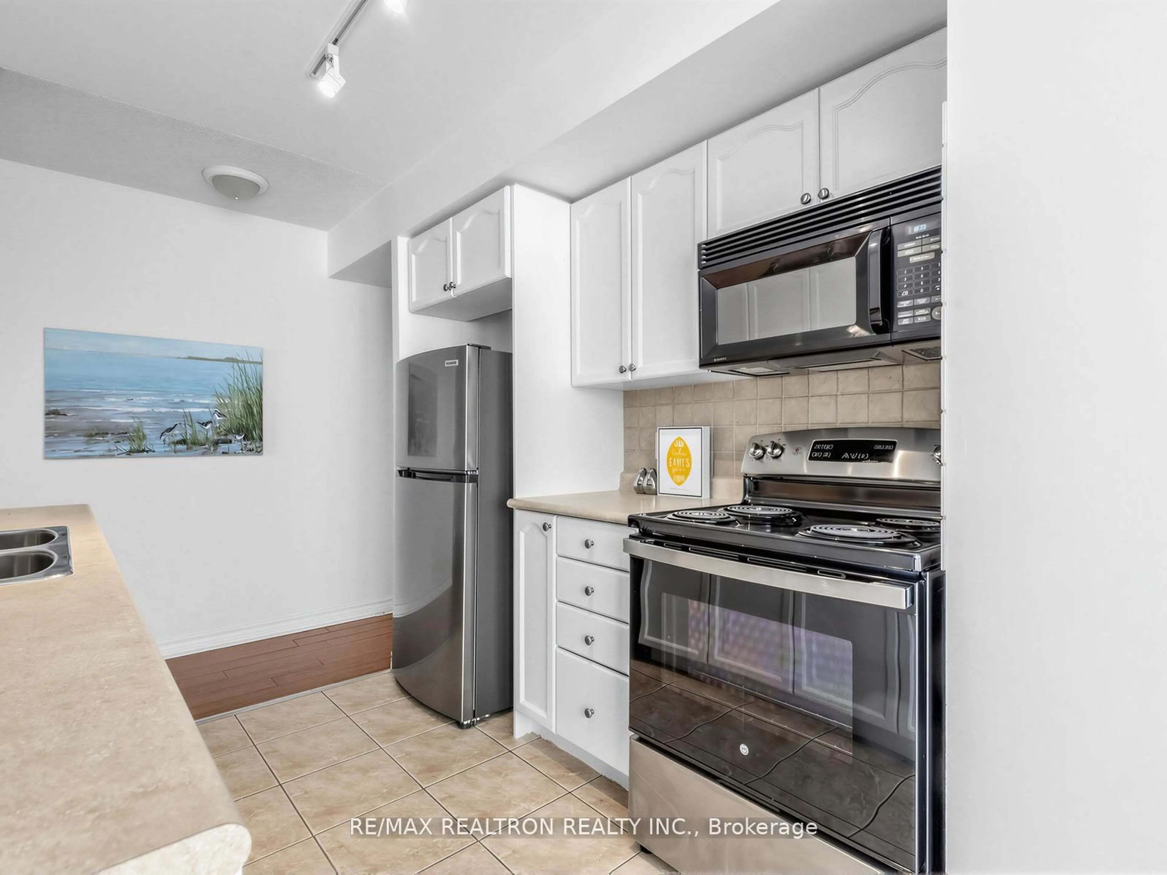 Unknown for 3830 Bathurst St #512, Toronto Ontario M3H 6C5