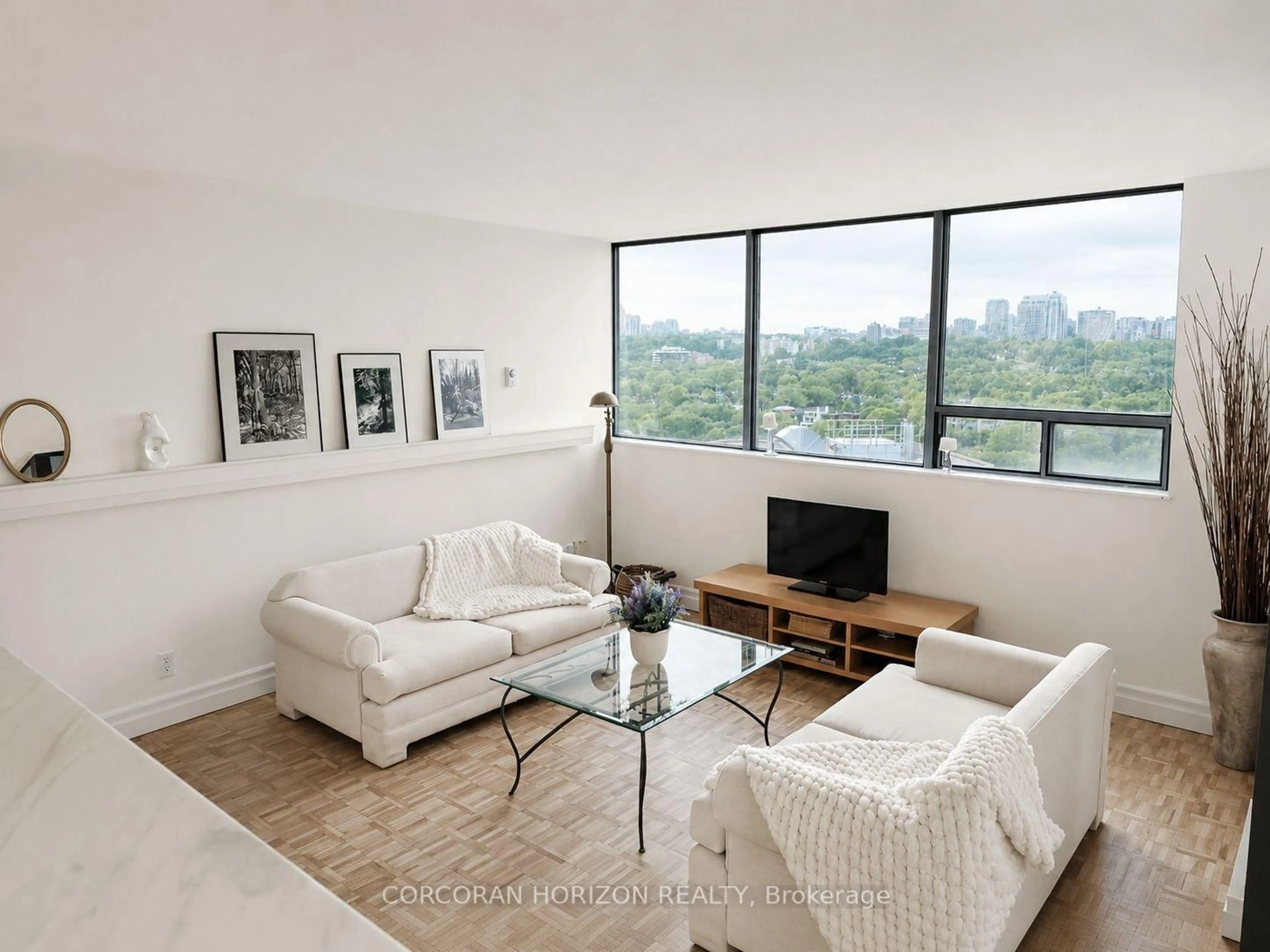 Living room with furniture, unknown for 914 Yonge St #1511, Toronto Ontario M4W 3C8