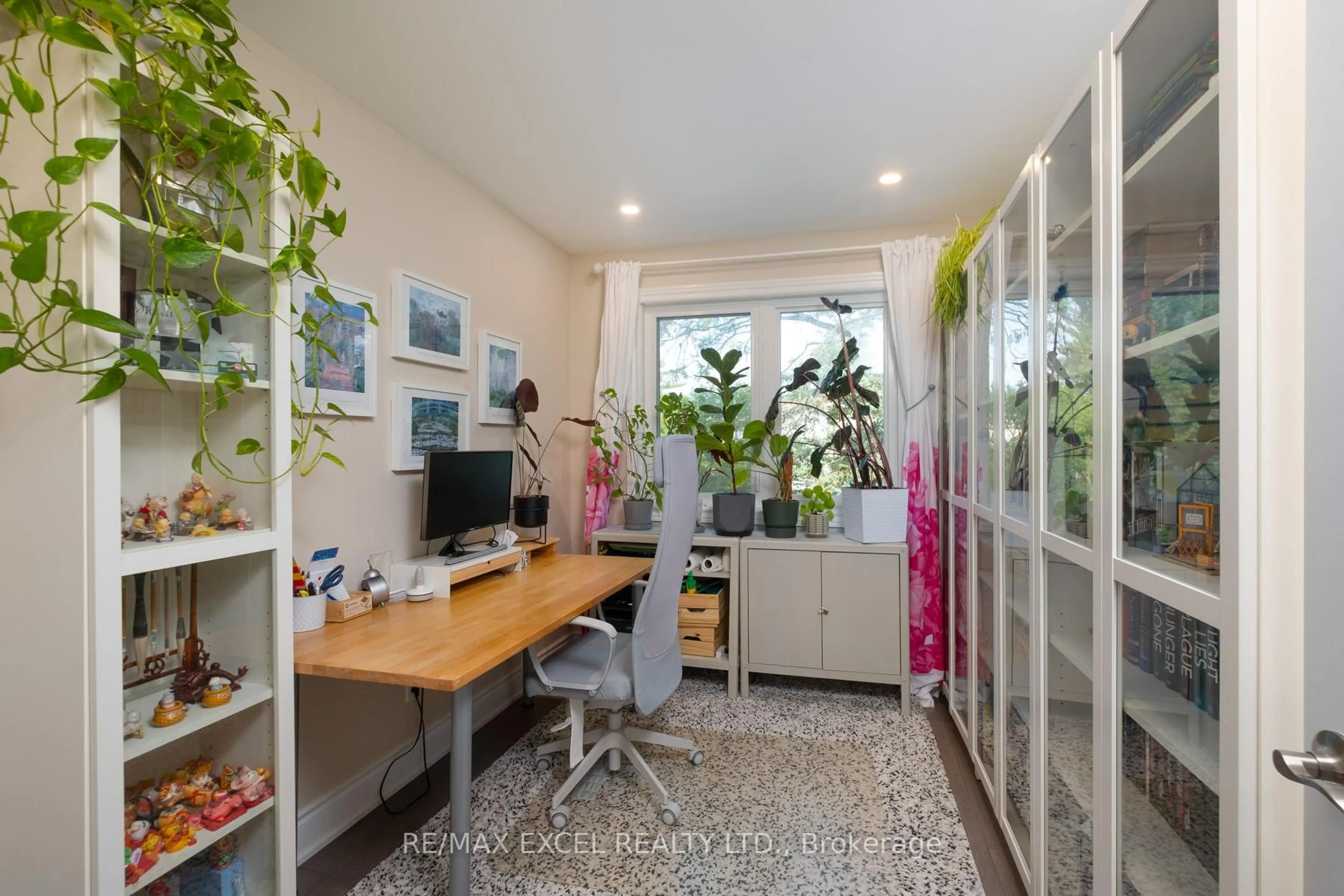 Unknown for 9 Applegate Cres, Toronto Ontario M2H 2R5