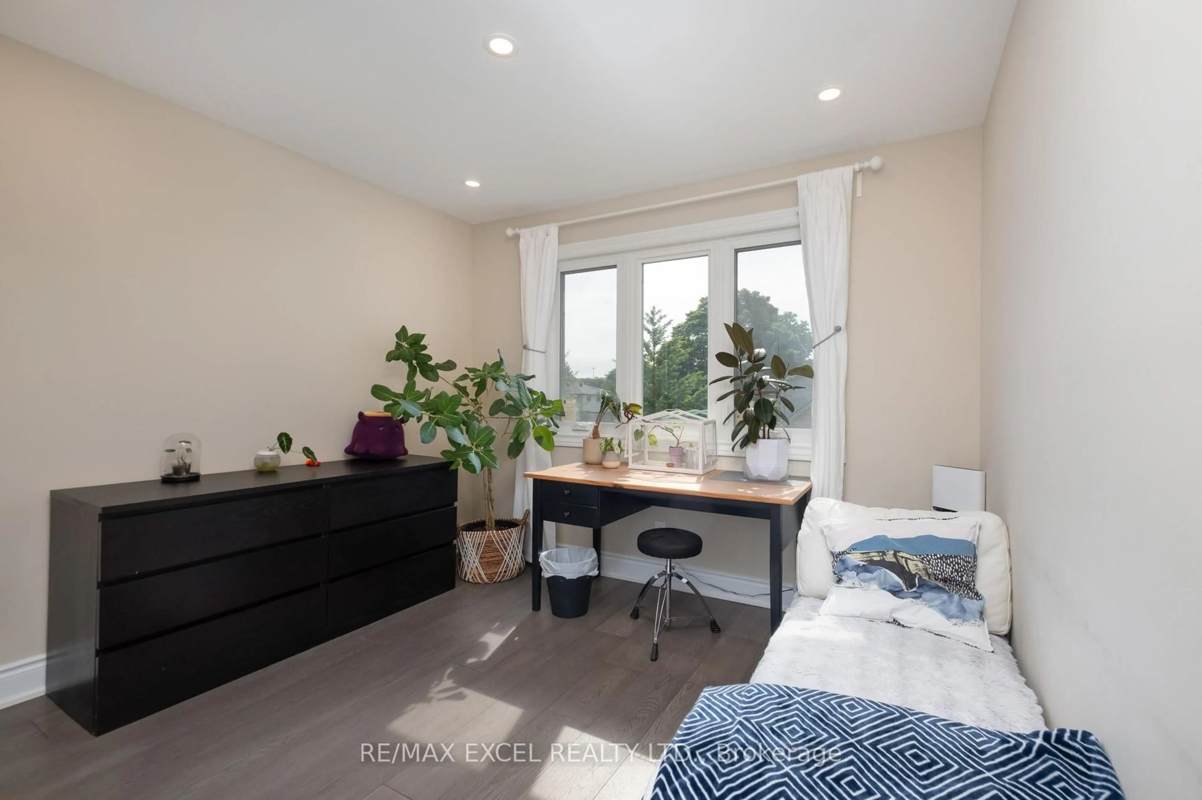 A pic of a room for 9 Applegate Cres, Toronto Ontario M2H 2R5