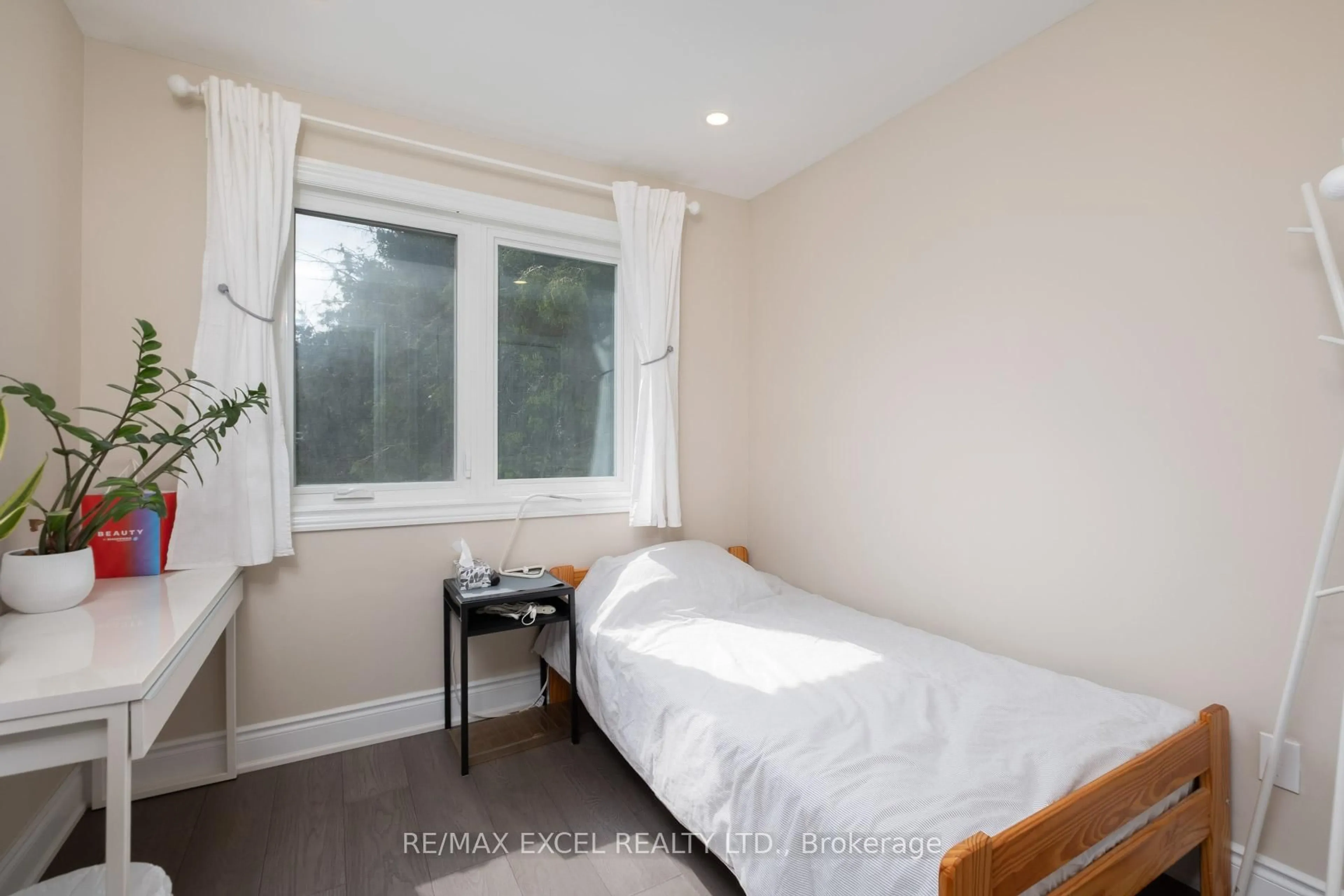 A pic of a room for 9 Applegate Cres, Toronto Ontario M2H 2R5