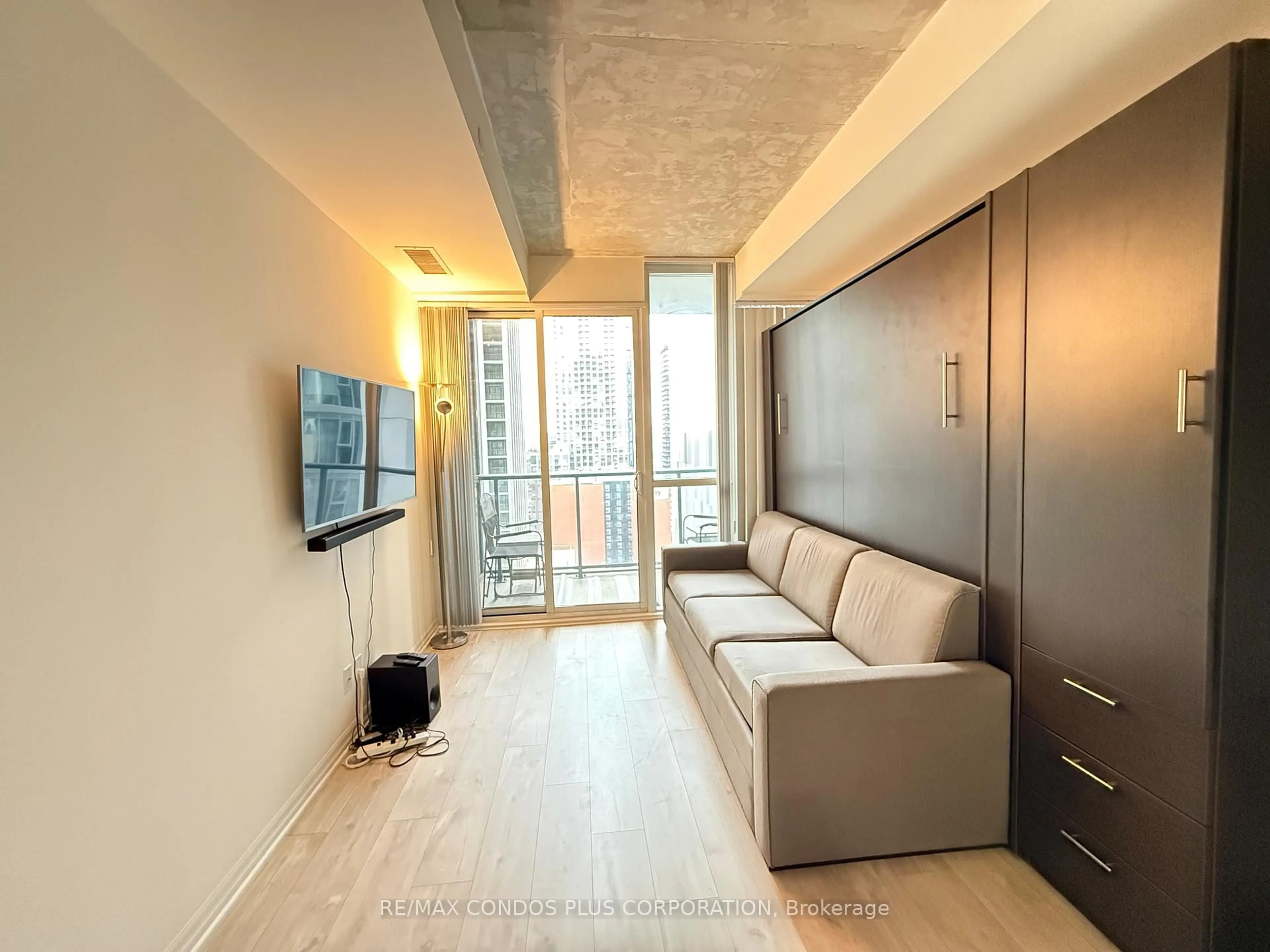 Living room with furniture, unknown for 88 Blue Jays Way #2010, Toronto Ontario M5V 0L7