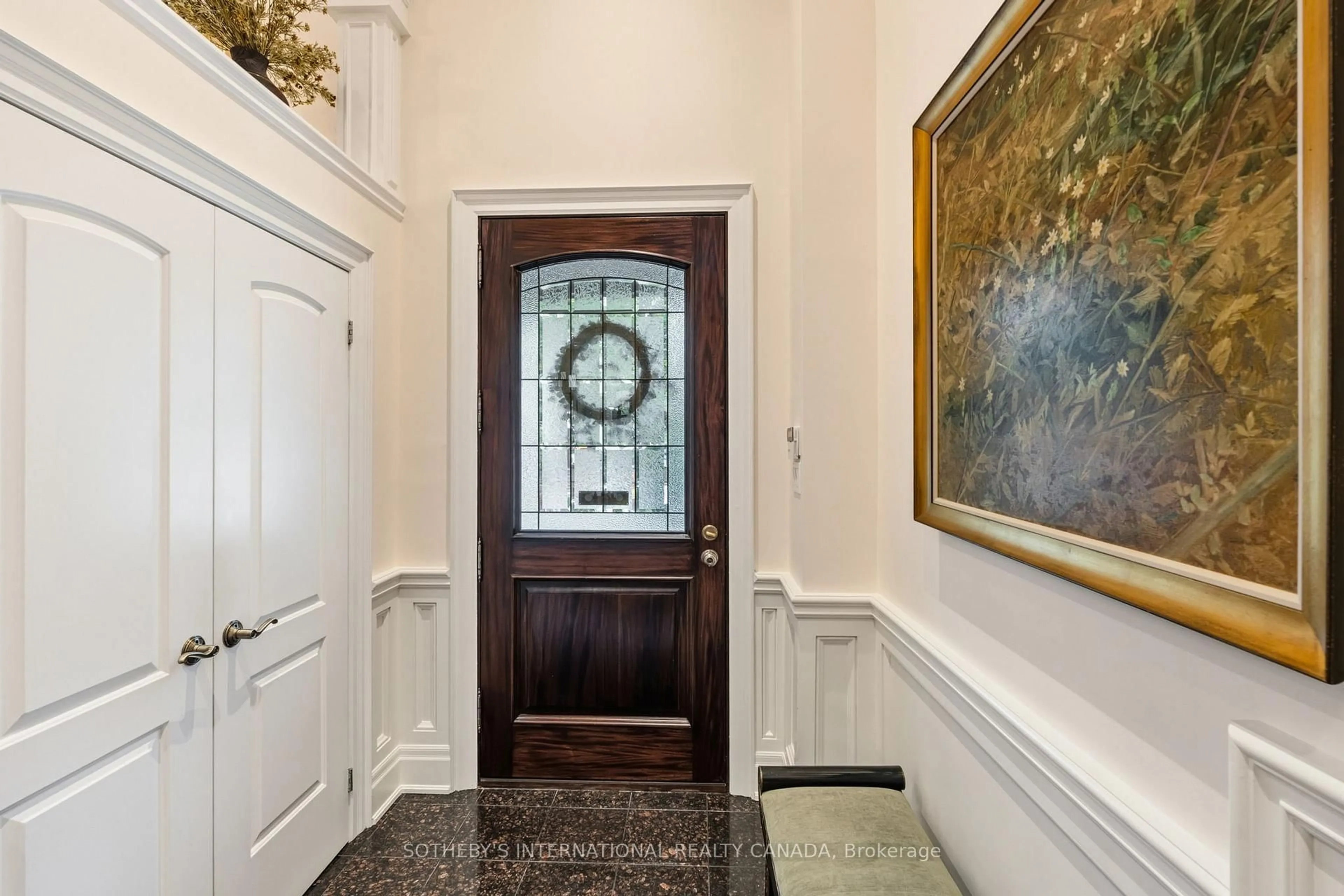Indoor foyer for 209 Douglas Ave, Toronto Ontario M5M 1G9