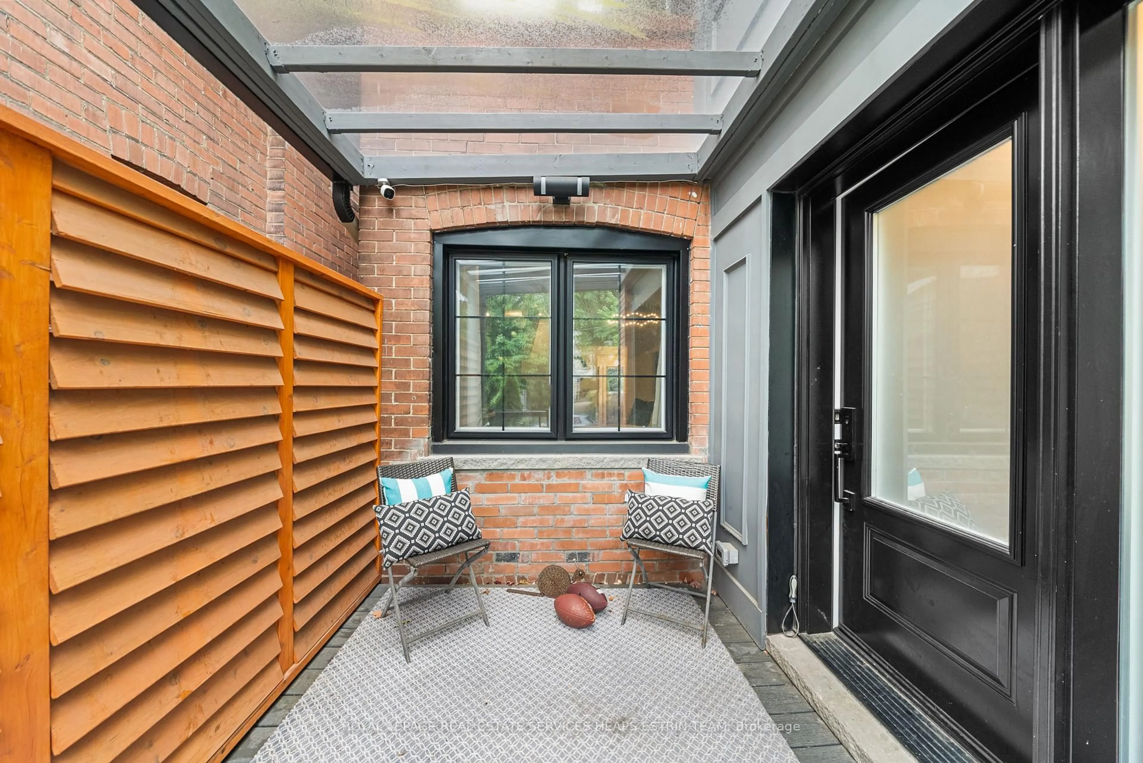 Indoor entryway for 39 Standish Ave, Toronto Ontario M4W 3B2
