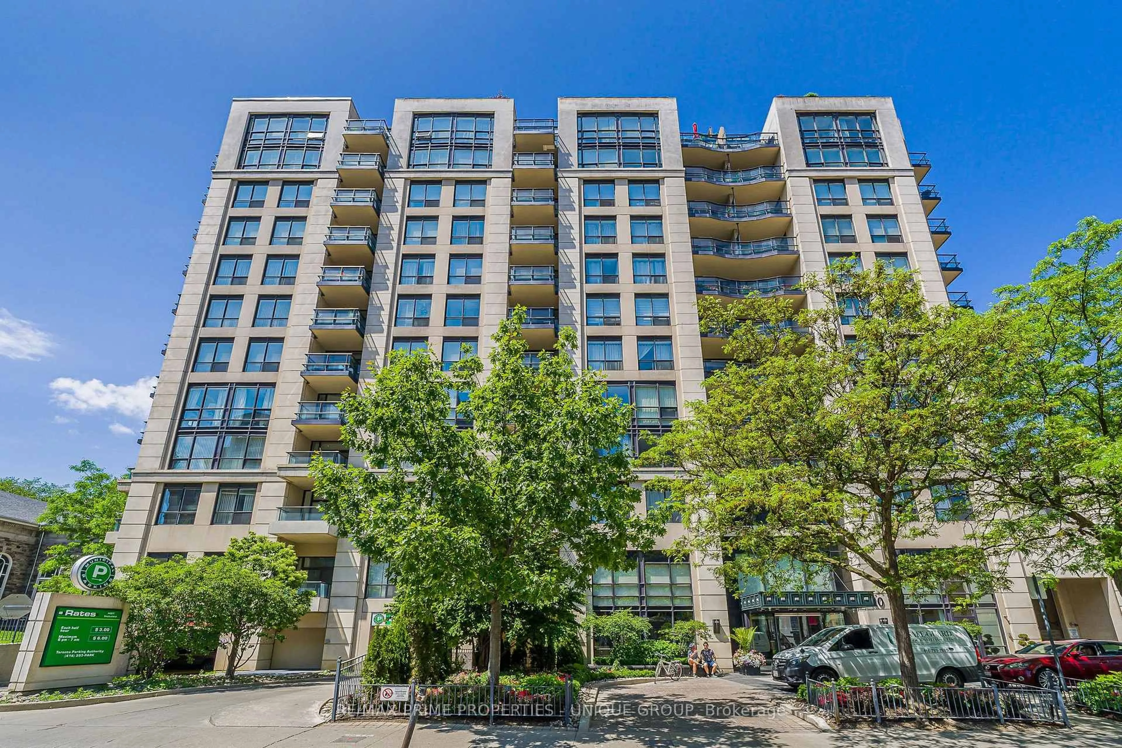 Patio, building for 10 Delisle Ave #315, Toronto Ontario M4V 3C6