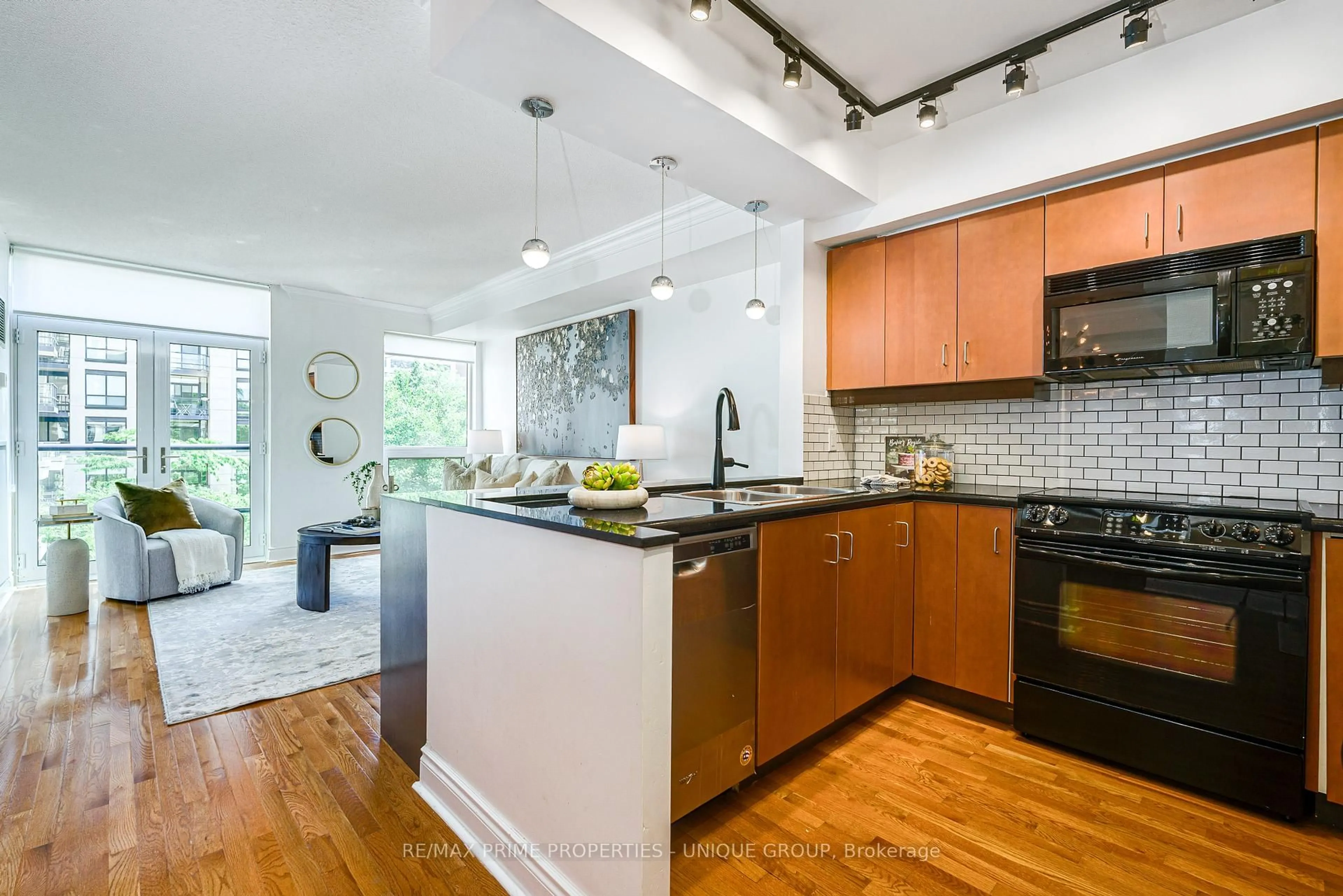 Open concept kitchen, unknown for 10 Delisle Ave #315, Toronto Ontario M4V 3C6