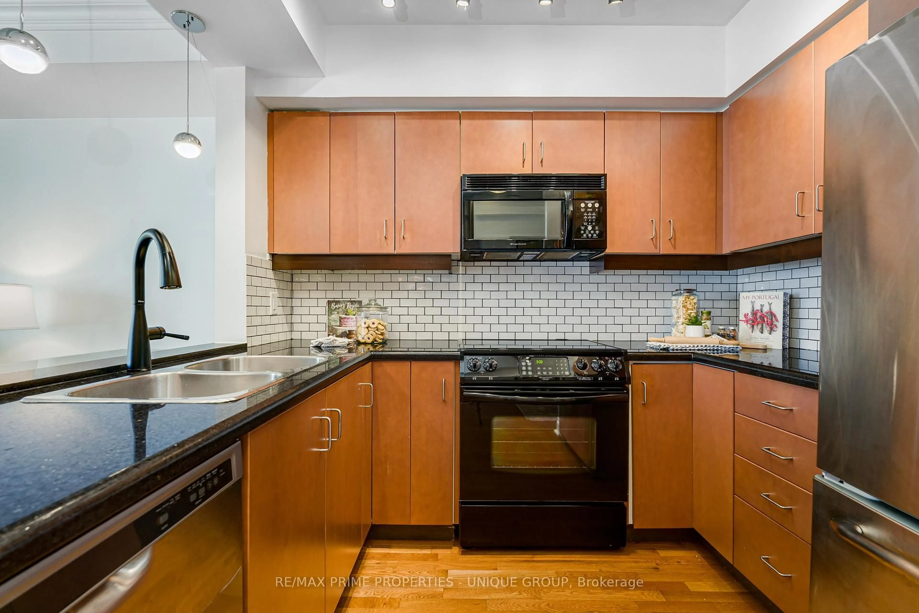Standard kitchen, ceramic/tile floor for 10 Delisle Ave #315, Toronto Ontario M4V 3C6