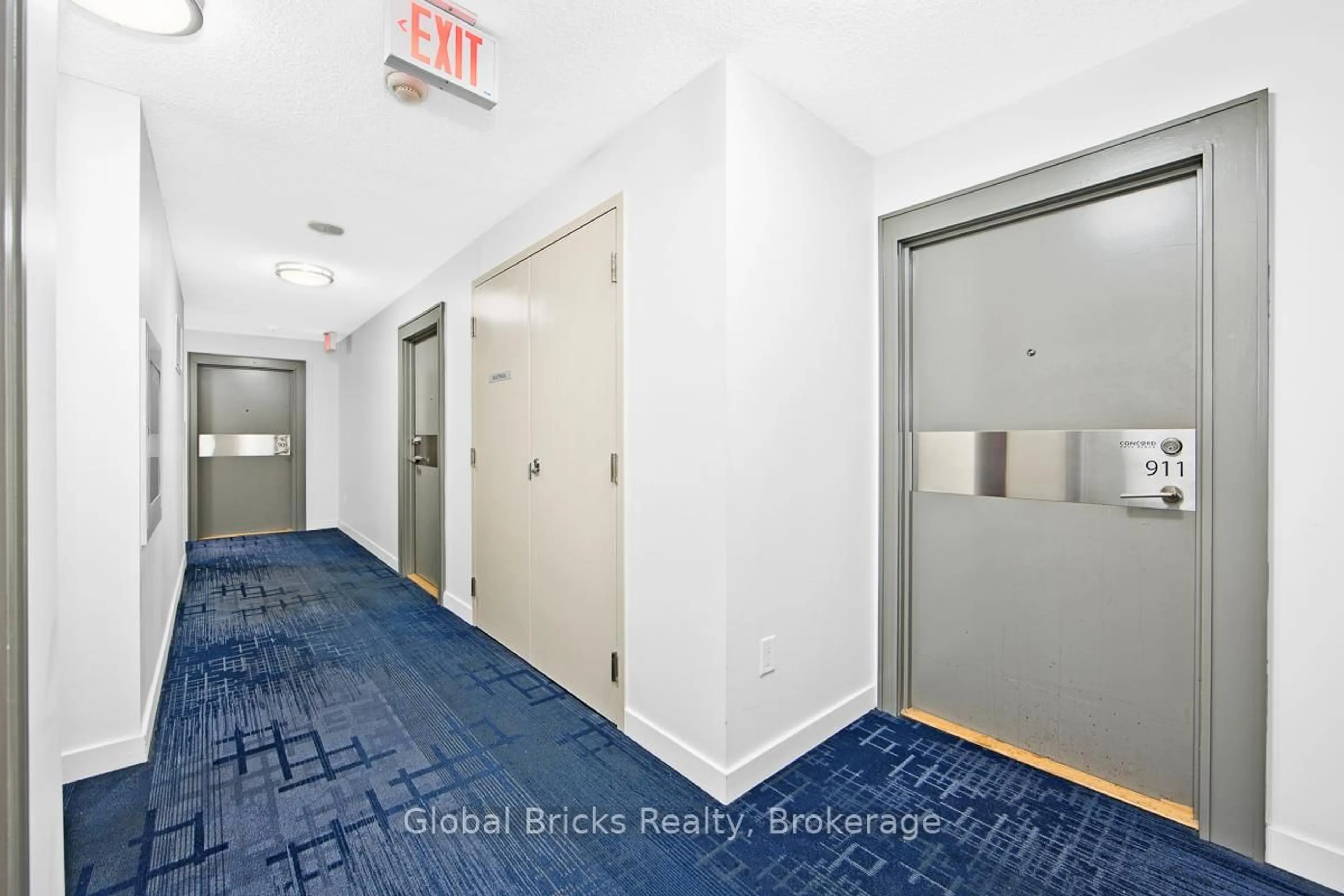 Indoor foyer for 29 Singer Crt #911, Toronto Ontario M2K 0B3