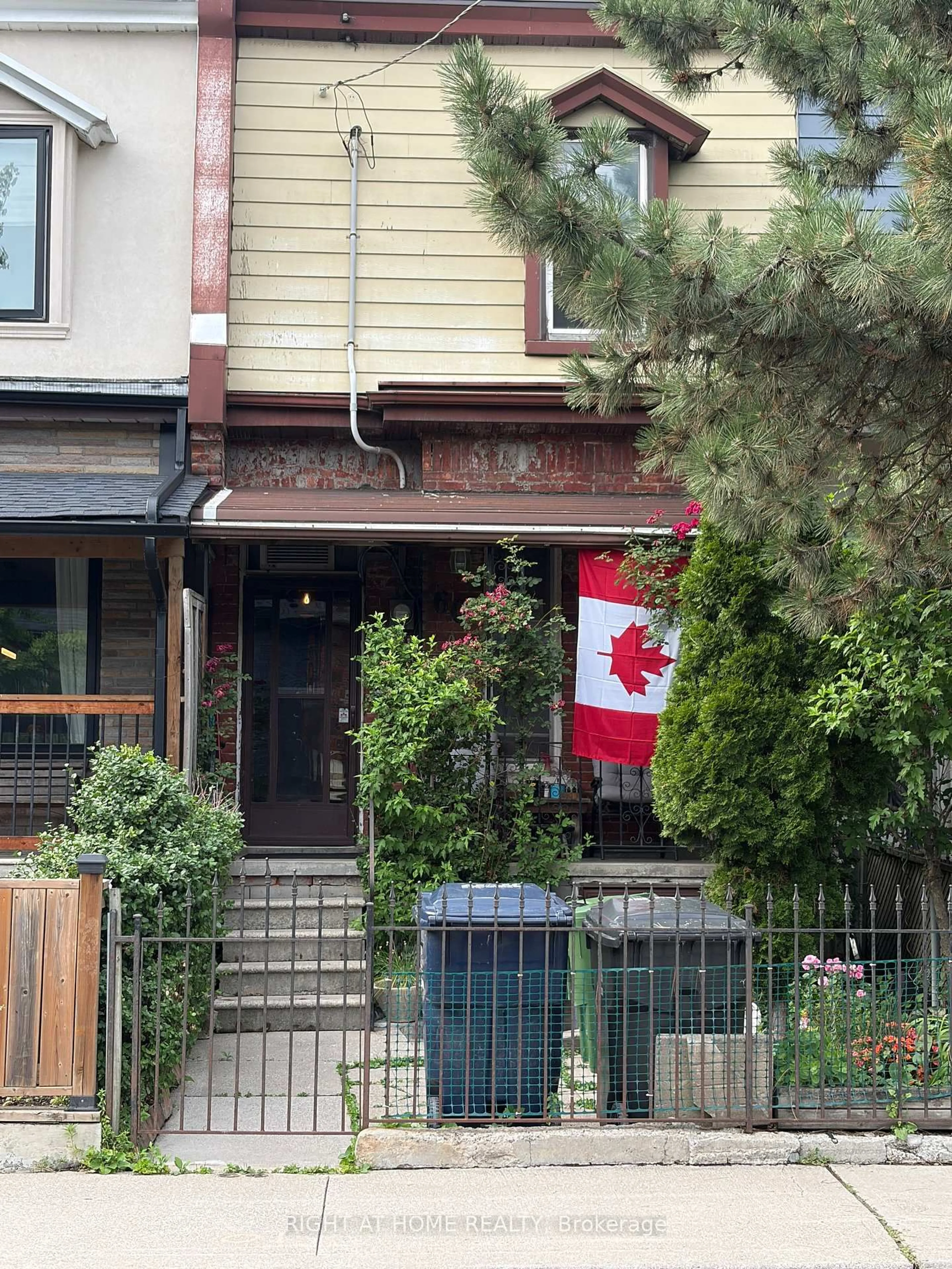 Patio, street for 60 Foxley St, Toronto Ontario M6J 1R2