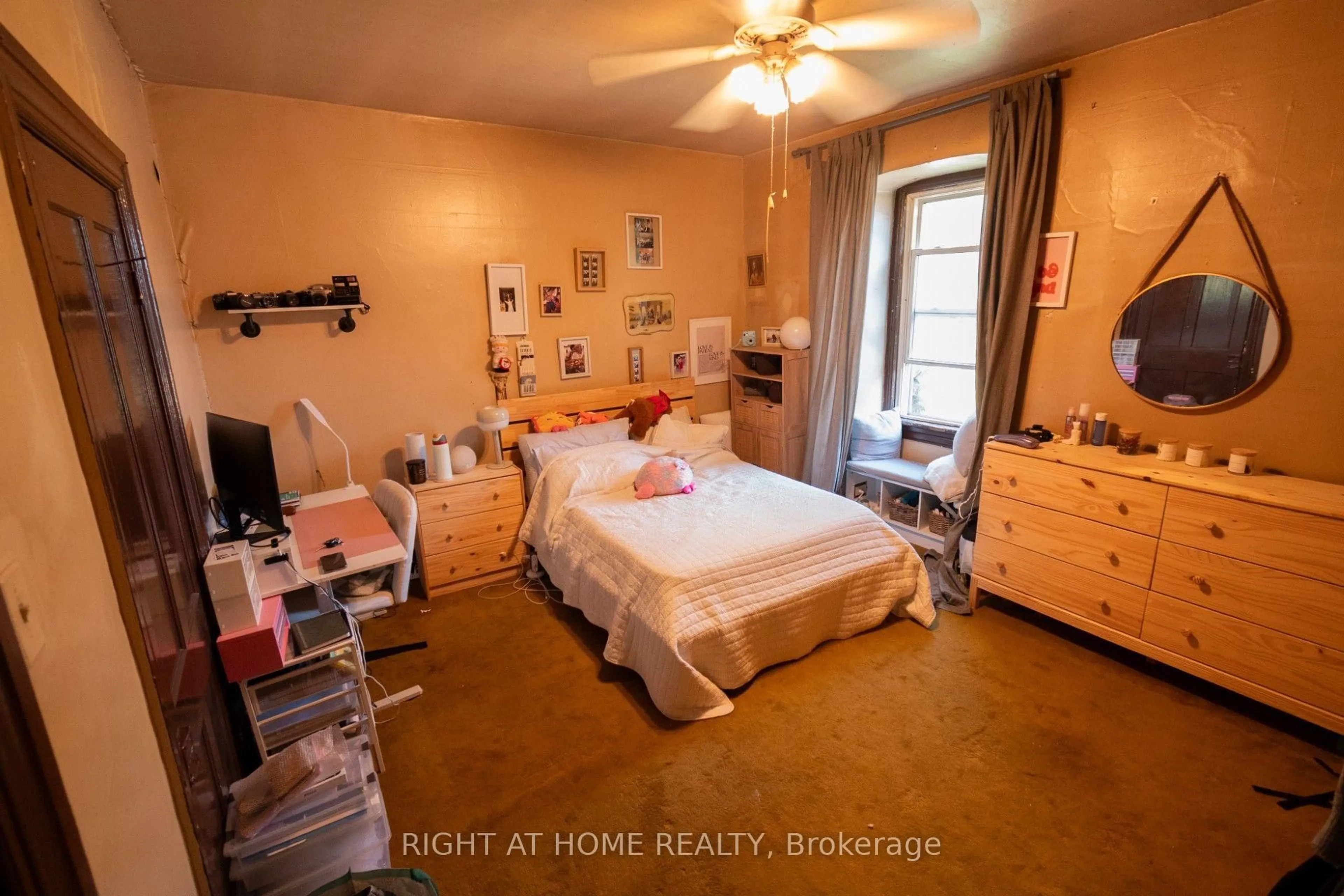 A pic of a room for 60 Foxley St, Toronto Ontario M6J 1R2