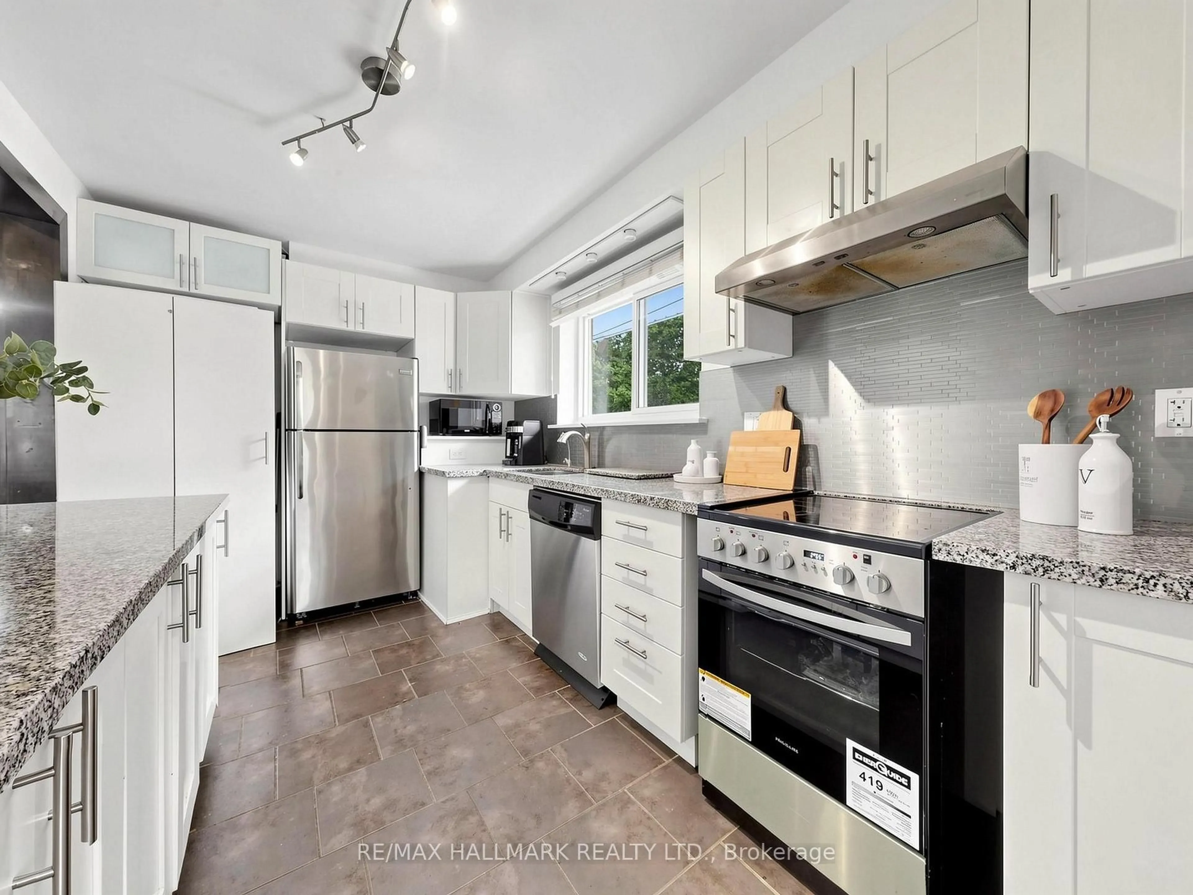 Standard kitchen, ceramic/tile floor for 16 Dunboyne Crt, Toronto Ontario M2R 2B7