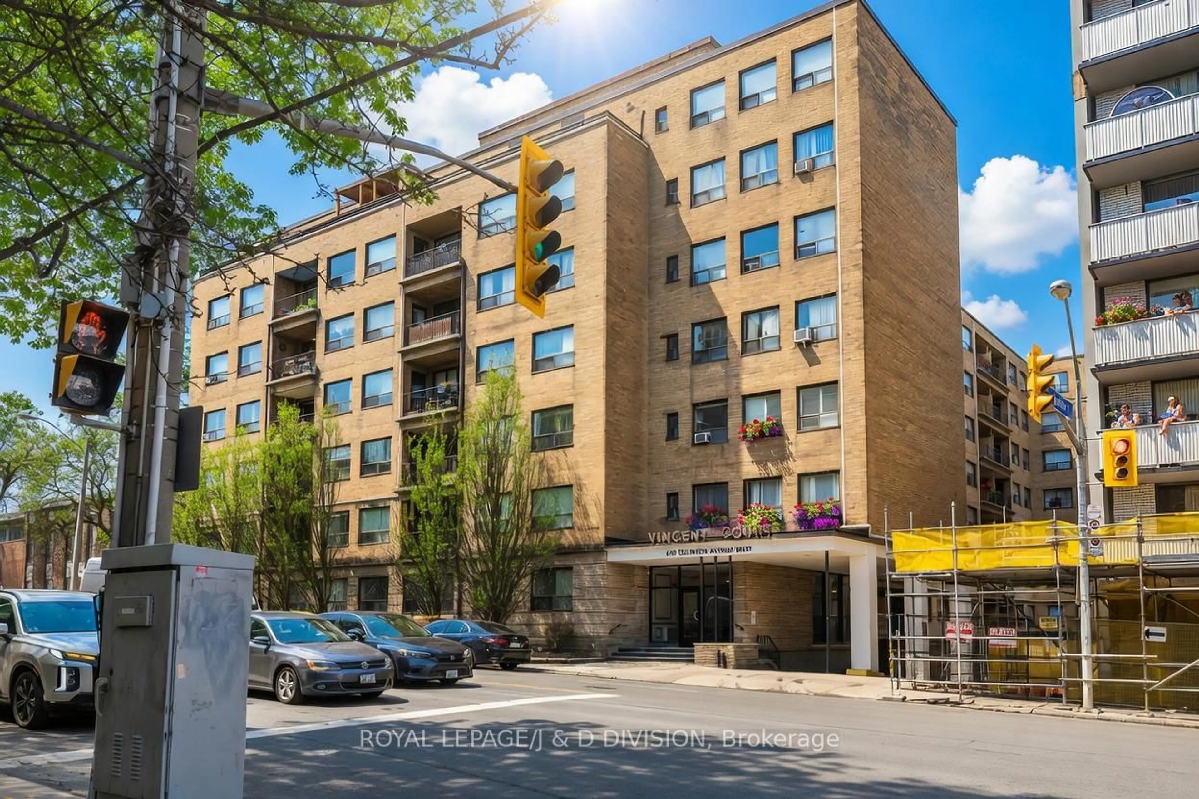 Patio, building for 660 Eglinton Ave #716, Toronto Ontario M5N 1C3