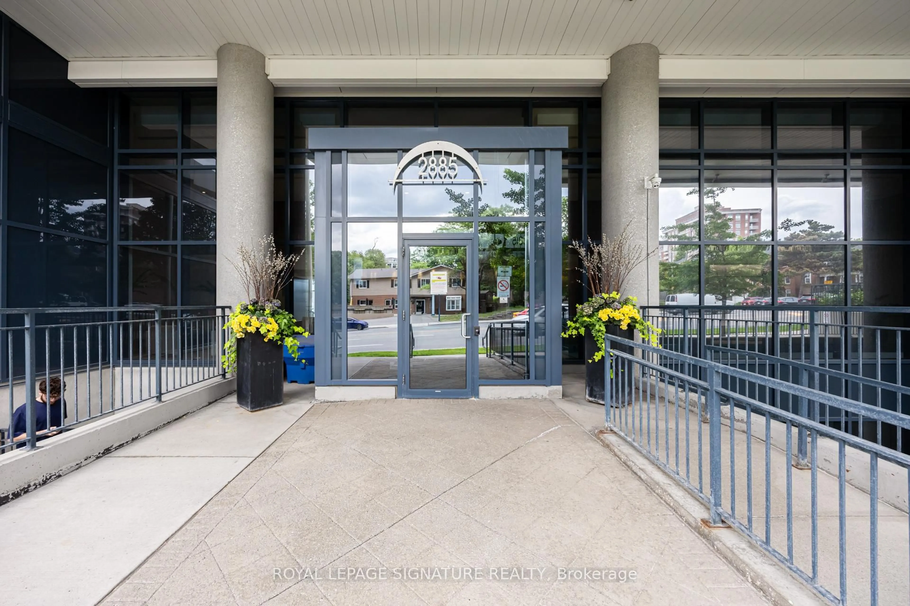 Indoor foyer for 2885 Bayview Ave #1312, Toronto Ontario M2K 0A3