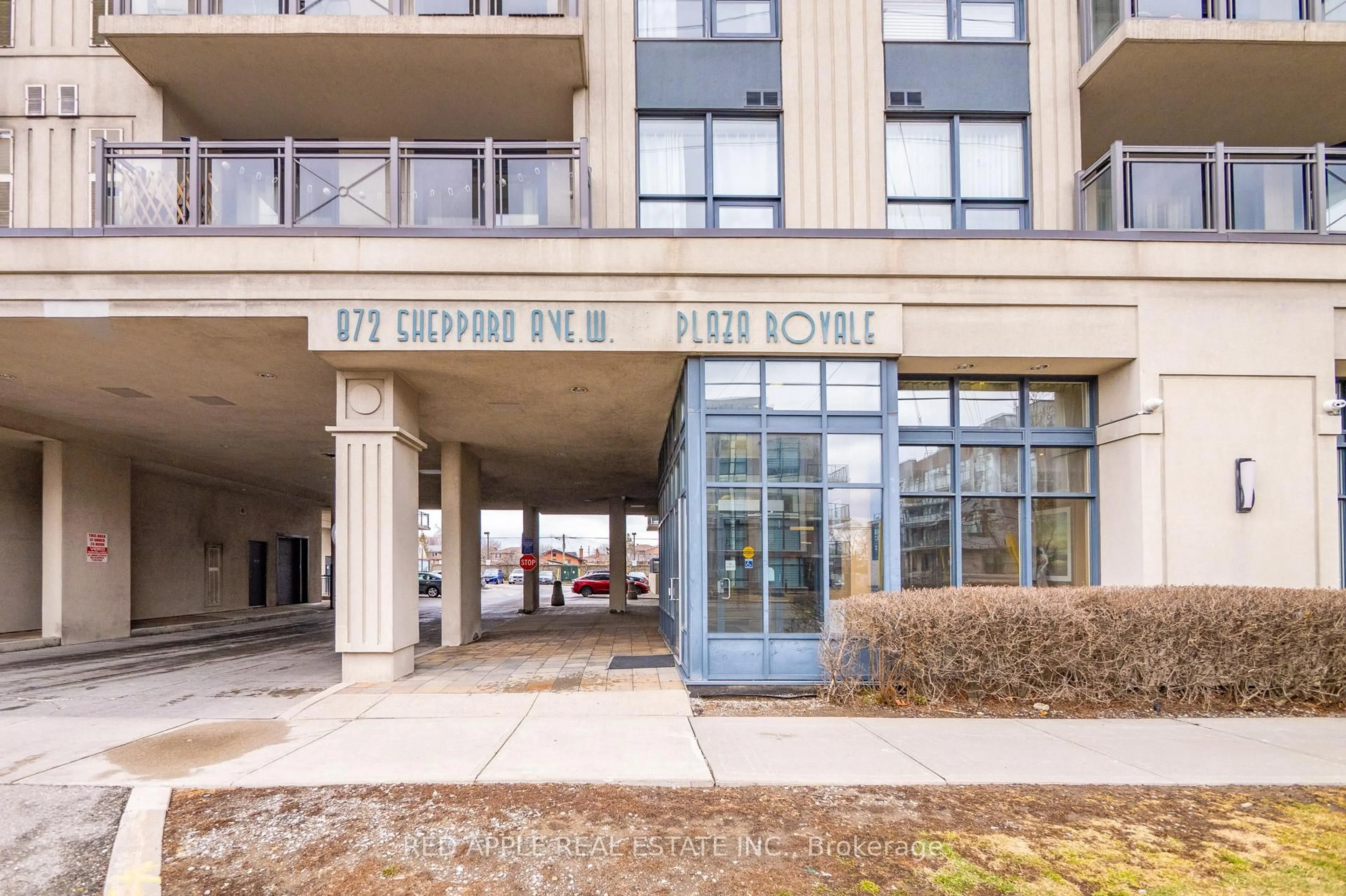 Indoor foyer for 872 Sheppard Ave #204, Toronto Ontario L6A 2Y8