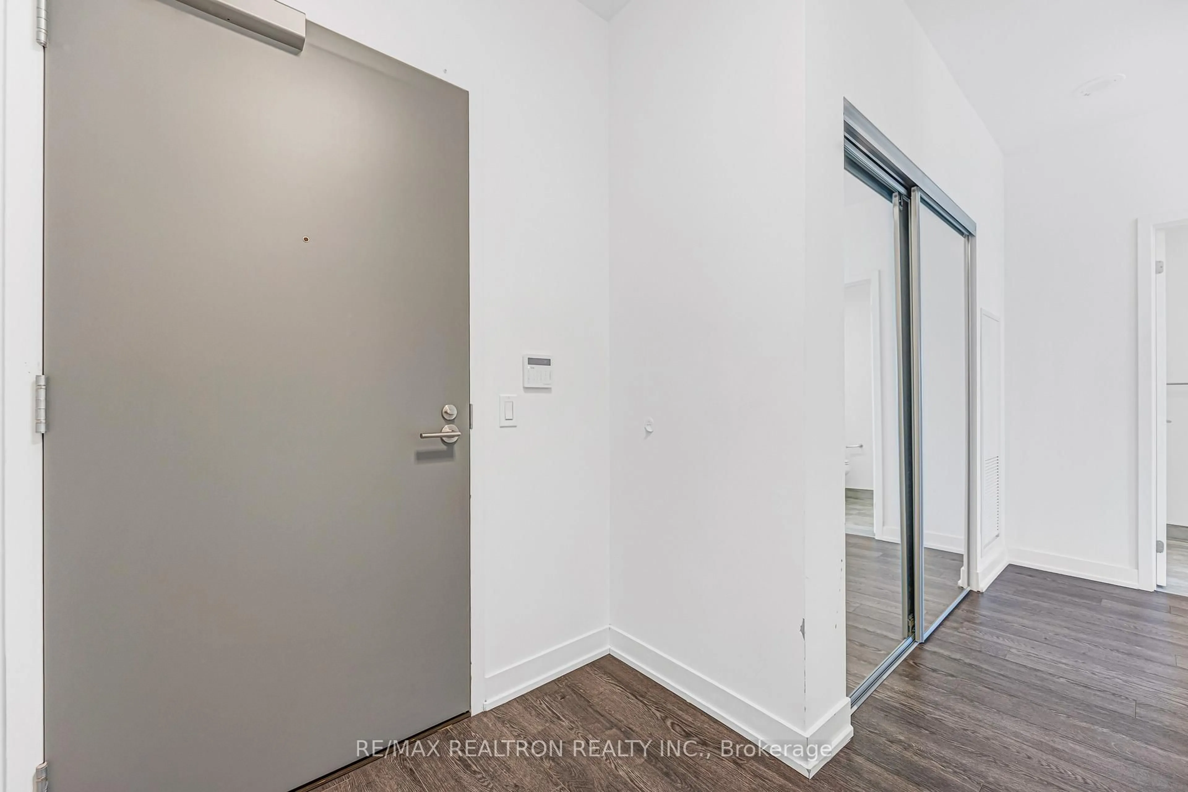 Indoor entryway for 20 Oneill Rd #637, Toronto Ontario M3C 0R2