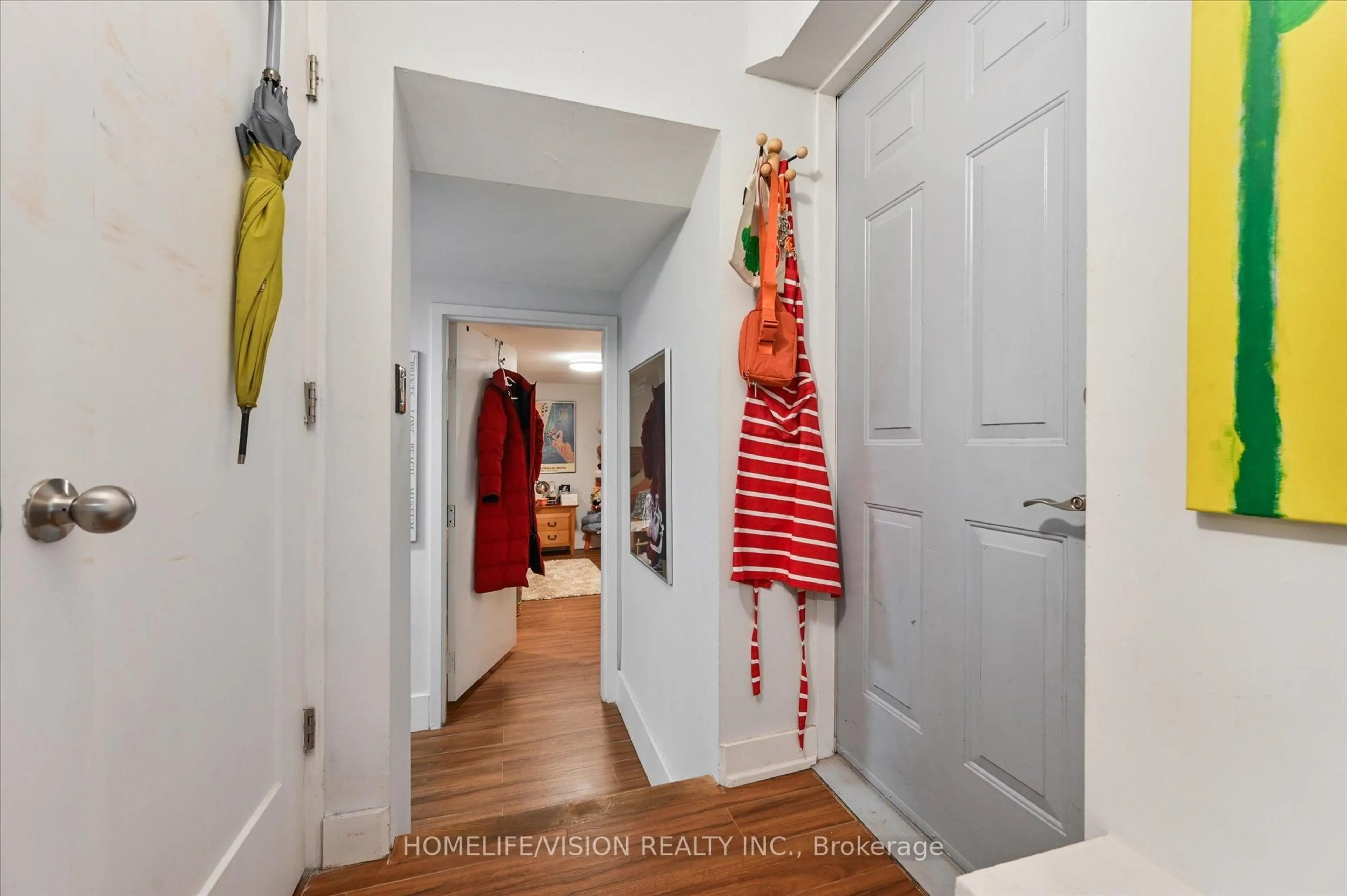 Indoor entryway for 400 Summerhill Ave, Toronto Ontario M4W 2E4