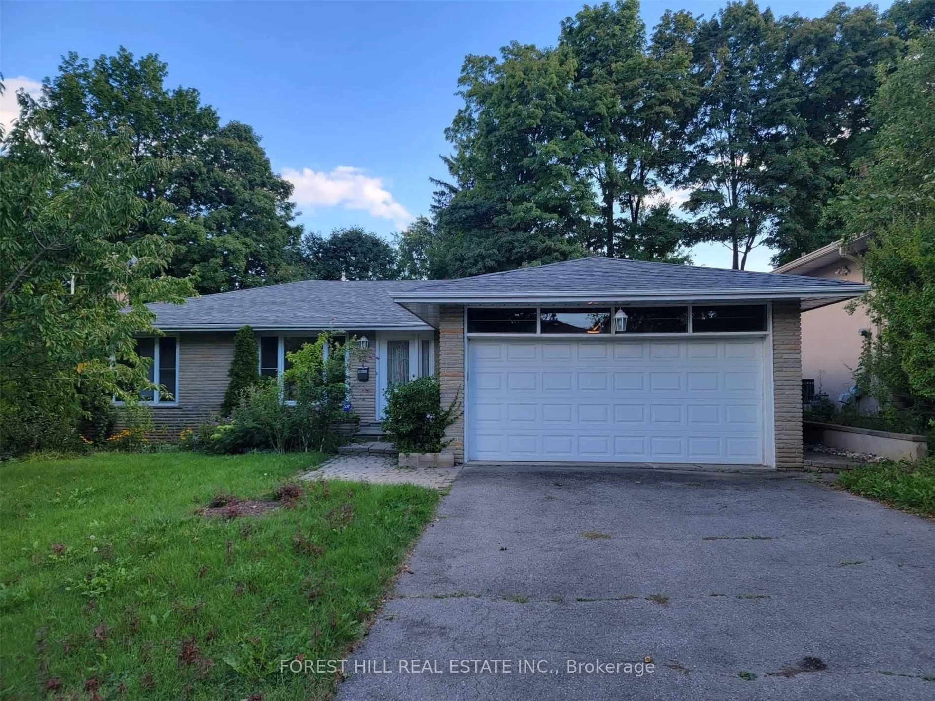 A pic from outside/outdoor area/front of a property/back of a property/a pic from drone, street for 15 Restwell Cres, Toronto Ontario M2K 2A1