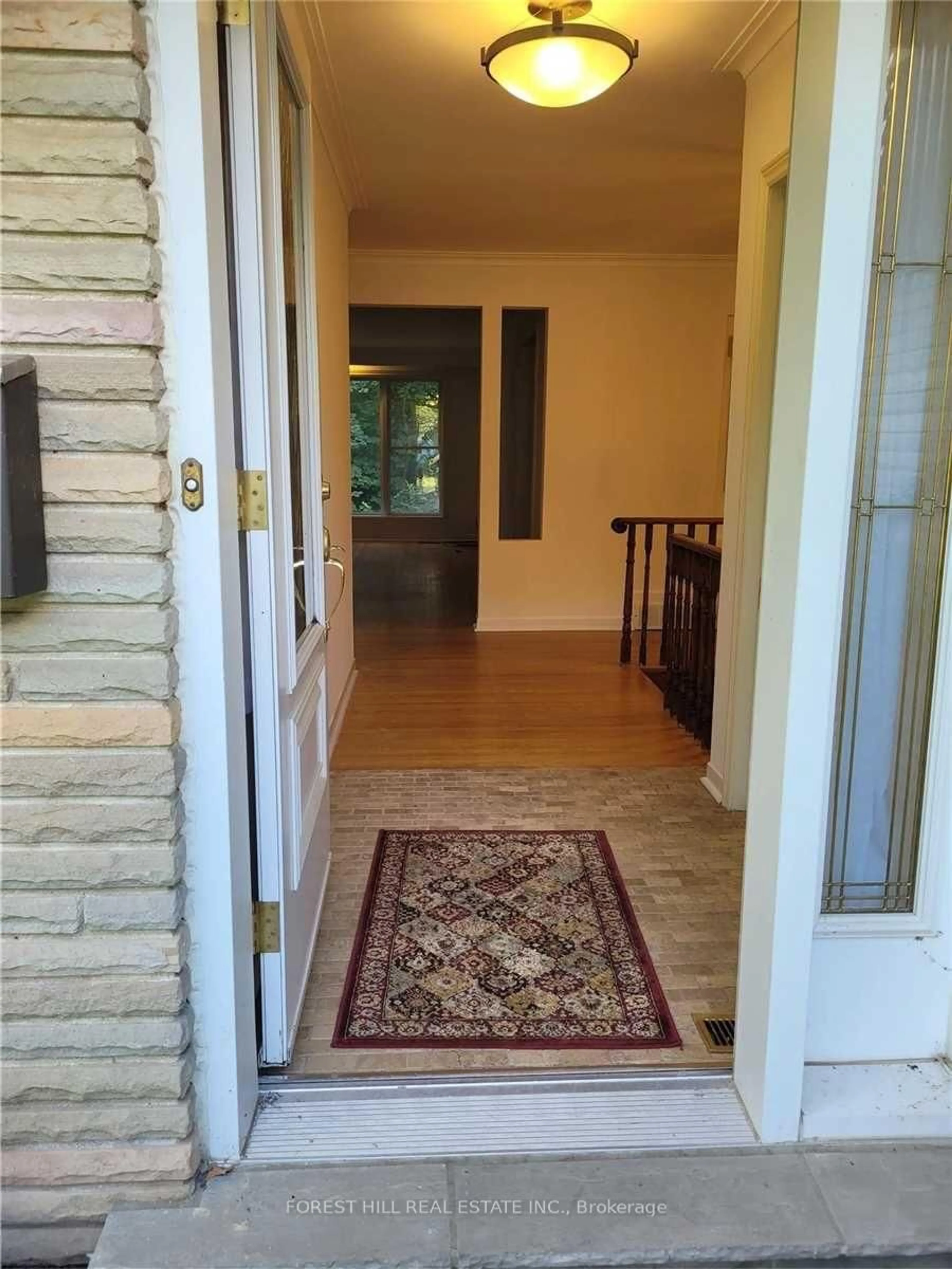 Indoor foyer for 15 Restwell Cres, Toronto Ontario M2K 2A1