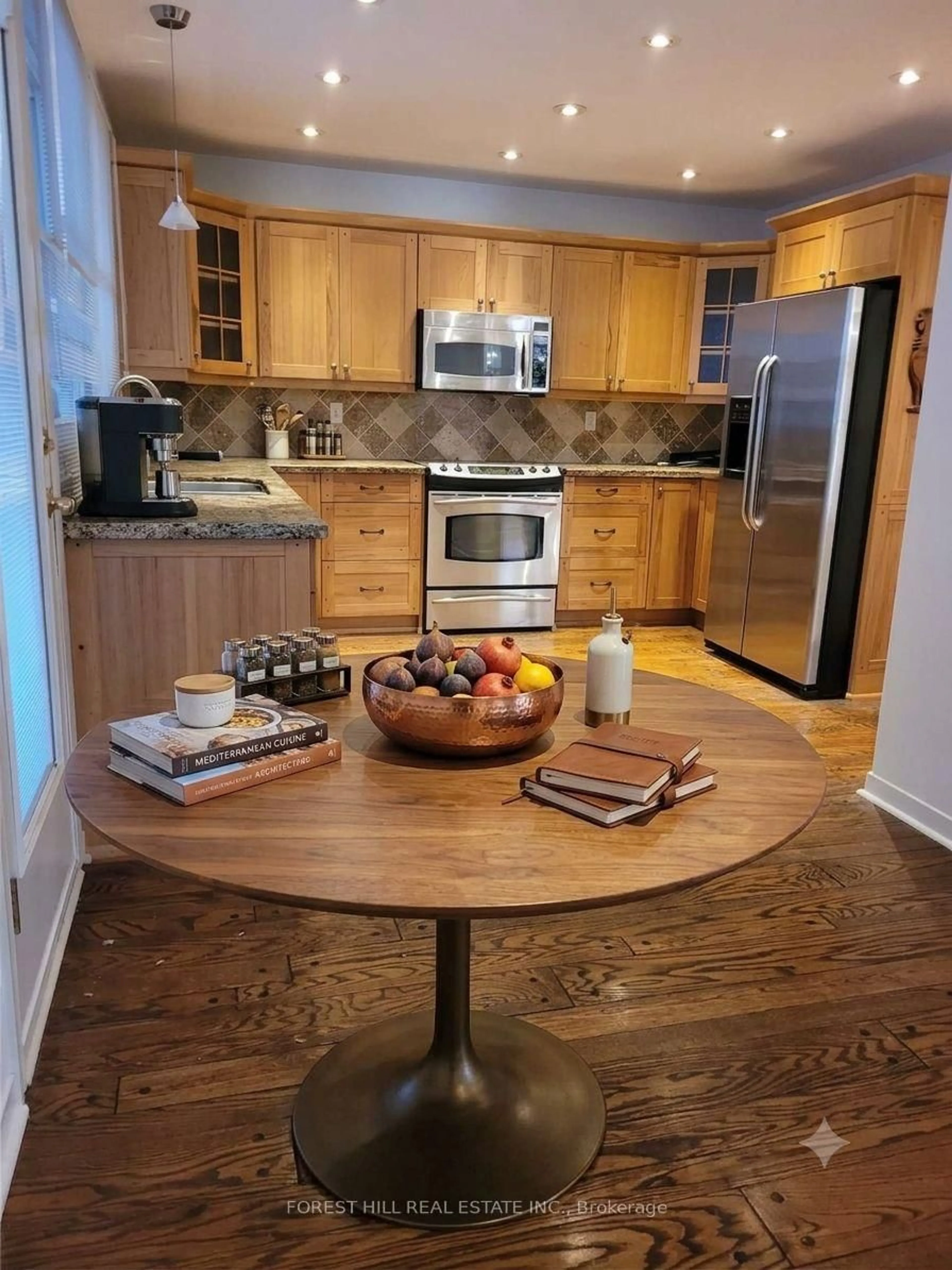 Open concept kitchen, wood/laminate floor for 15 Restwell Cres, Toronto Ontario M2K 2A1