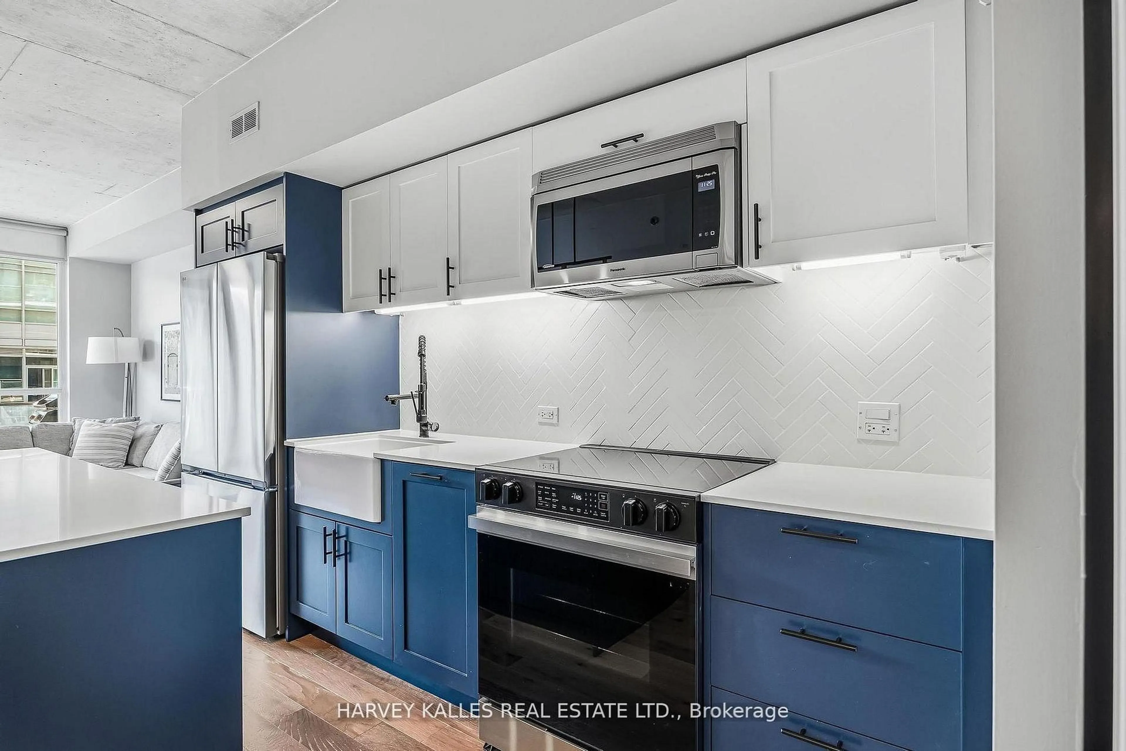 Standard kitchen, unknown for 20 Minowan Miikan Lane #601, Toronto Ontario M6J 0E5