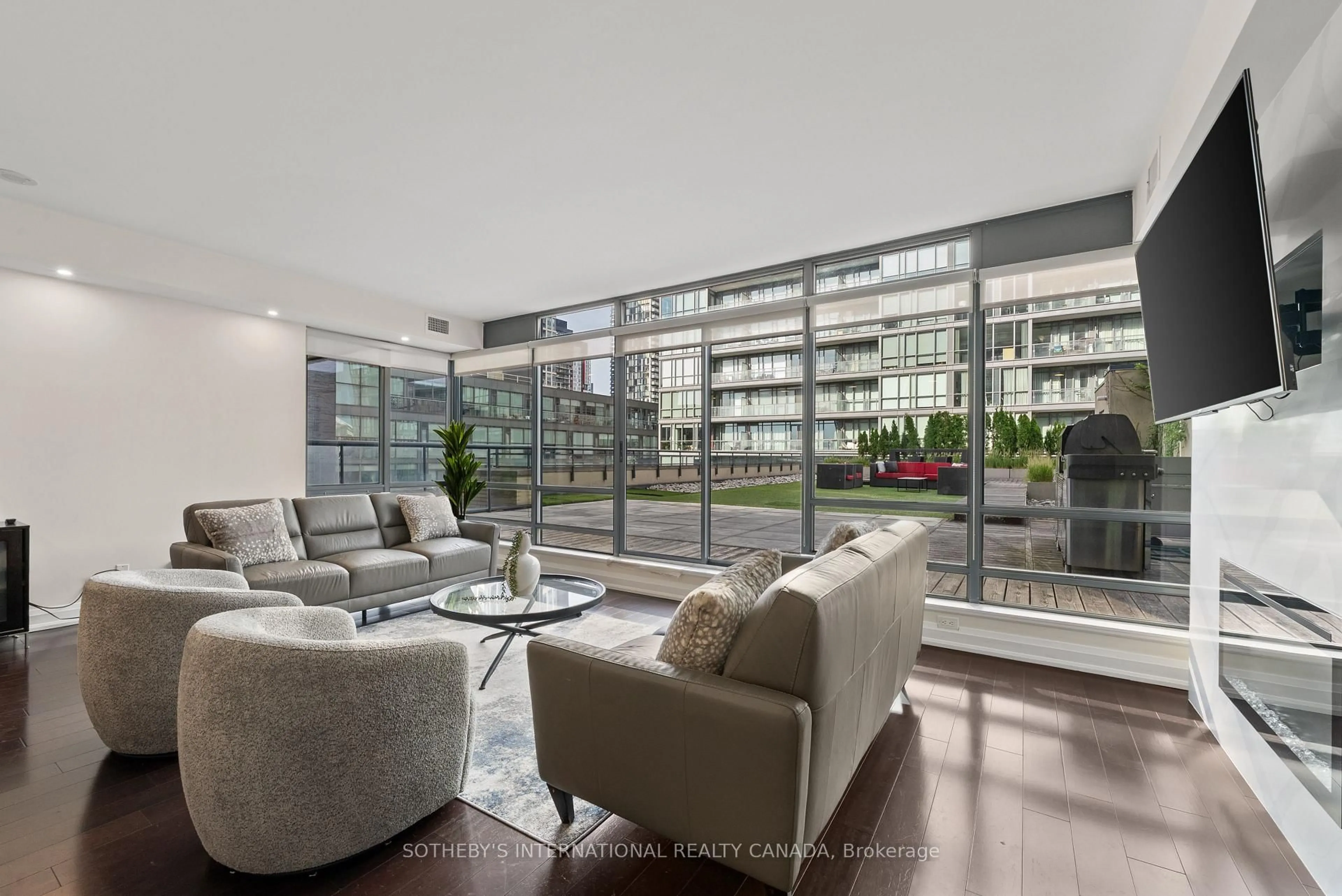 Living room with furniture, unknown for 438 King St #1501, Toronto Ontario M5V 3T9