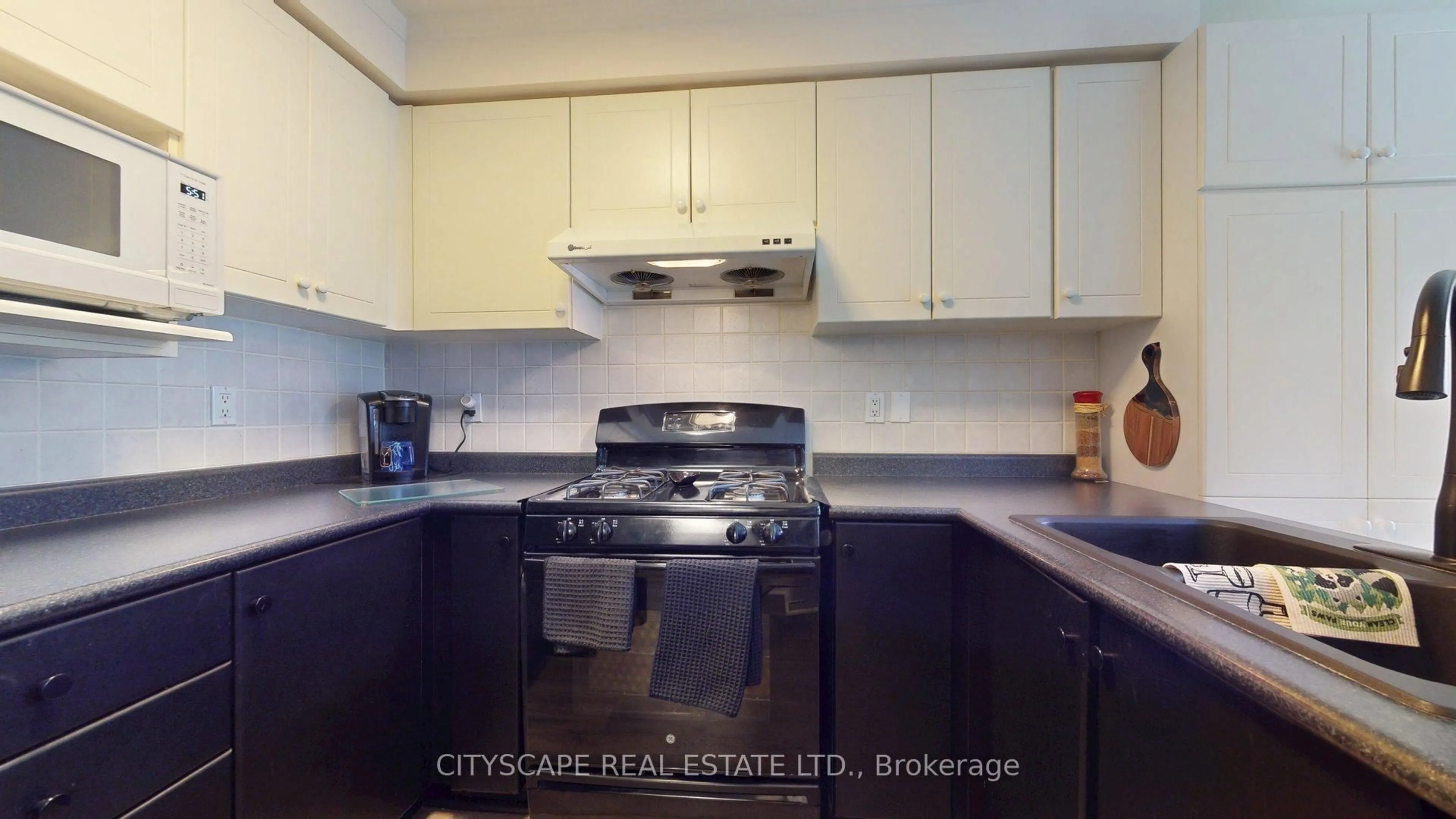 Standard kitchen, unknown for 22 Windom Rd, Toronto Ontario M3C 3Z4