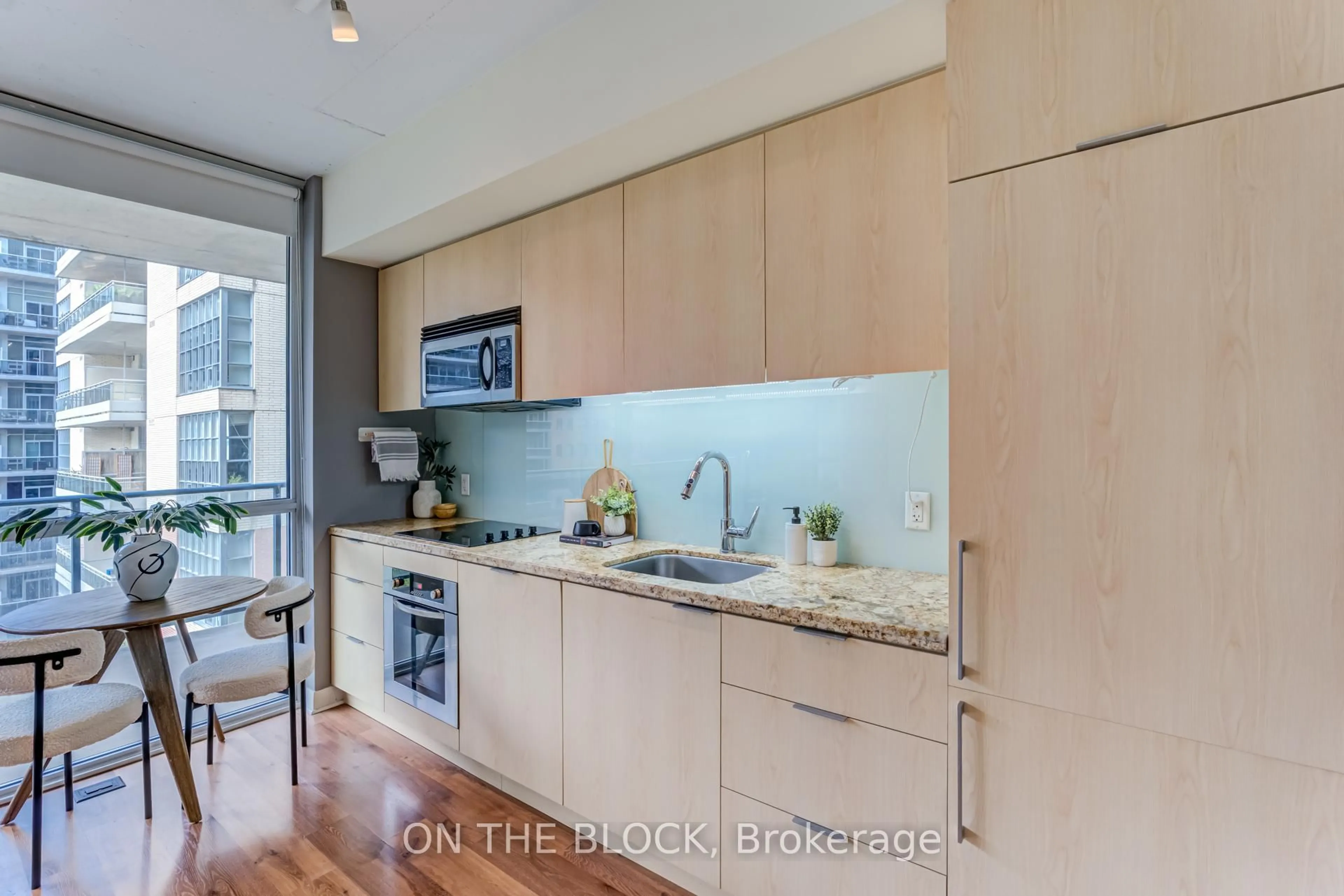 Standard kitchen, unknown for 478 King St #616, Toronto Ontario M5V 0A8