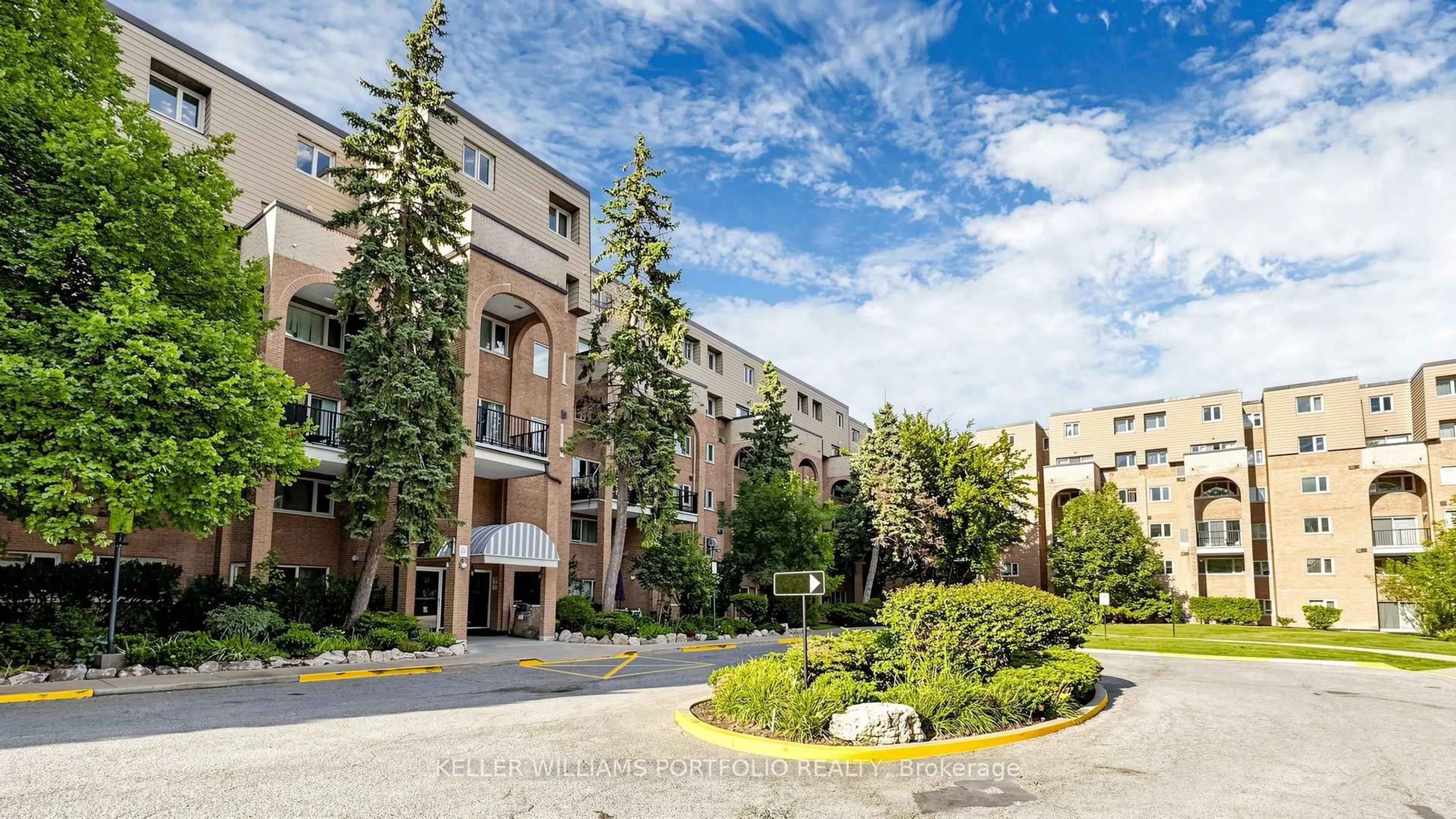 Patio, street for 4005 Don Mills Rd #358, Toronto Ontario M2H 3J9