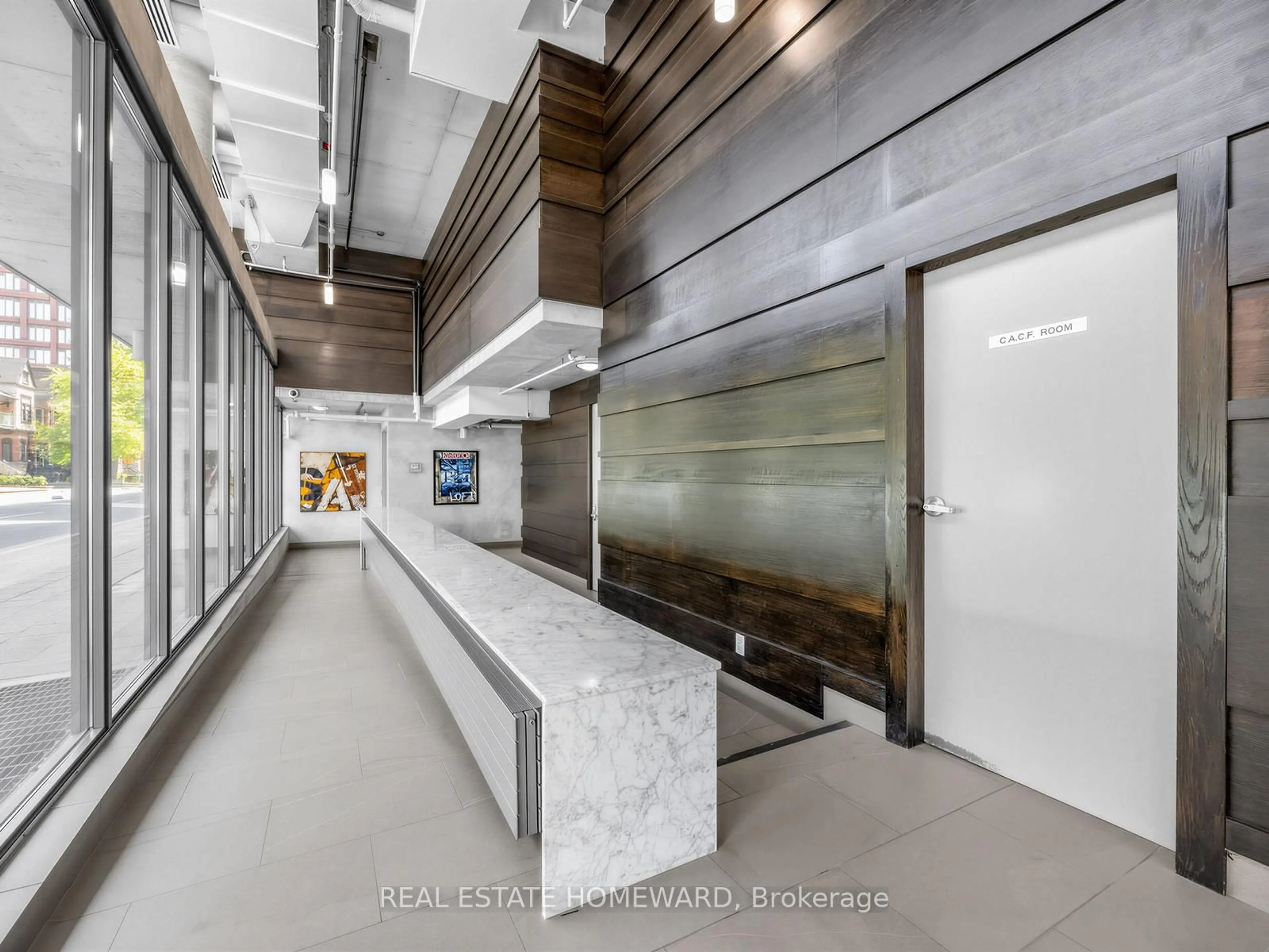Indoor foyer for 533 Richmond St #706, Toronto Ontario M5V 3Y1