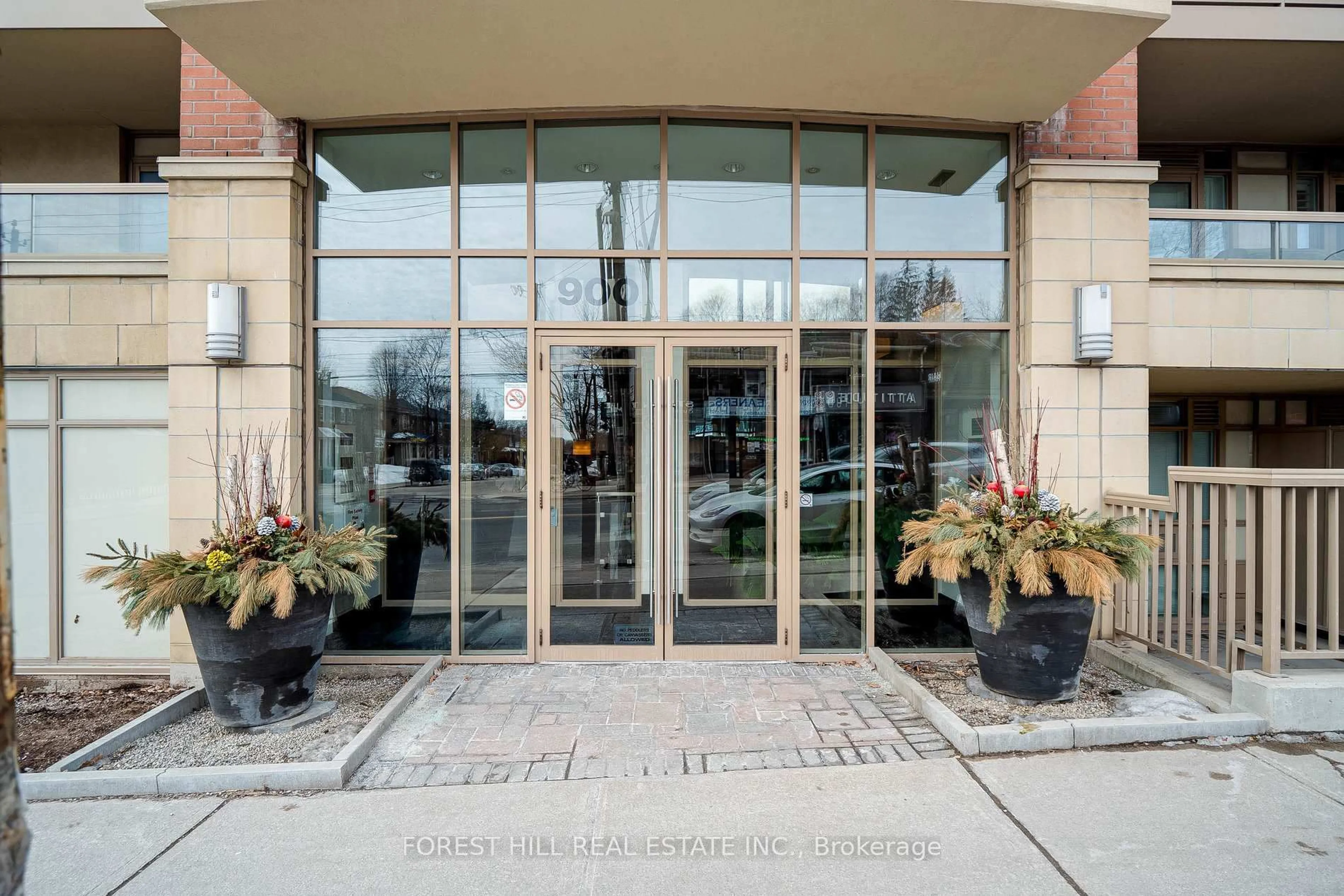 Indoor foyer for 900 Mount Pleasant Rd #1501, Toronto Ontario M4P 3J9