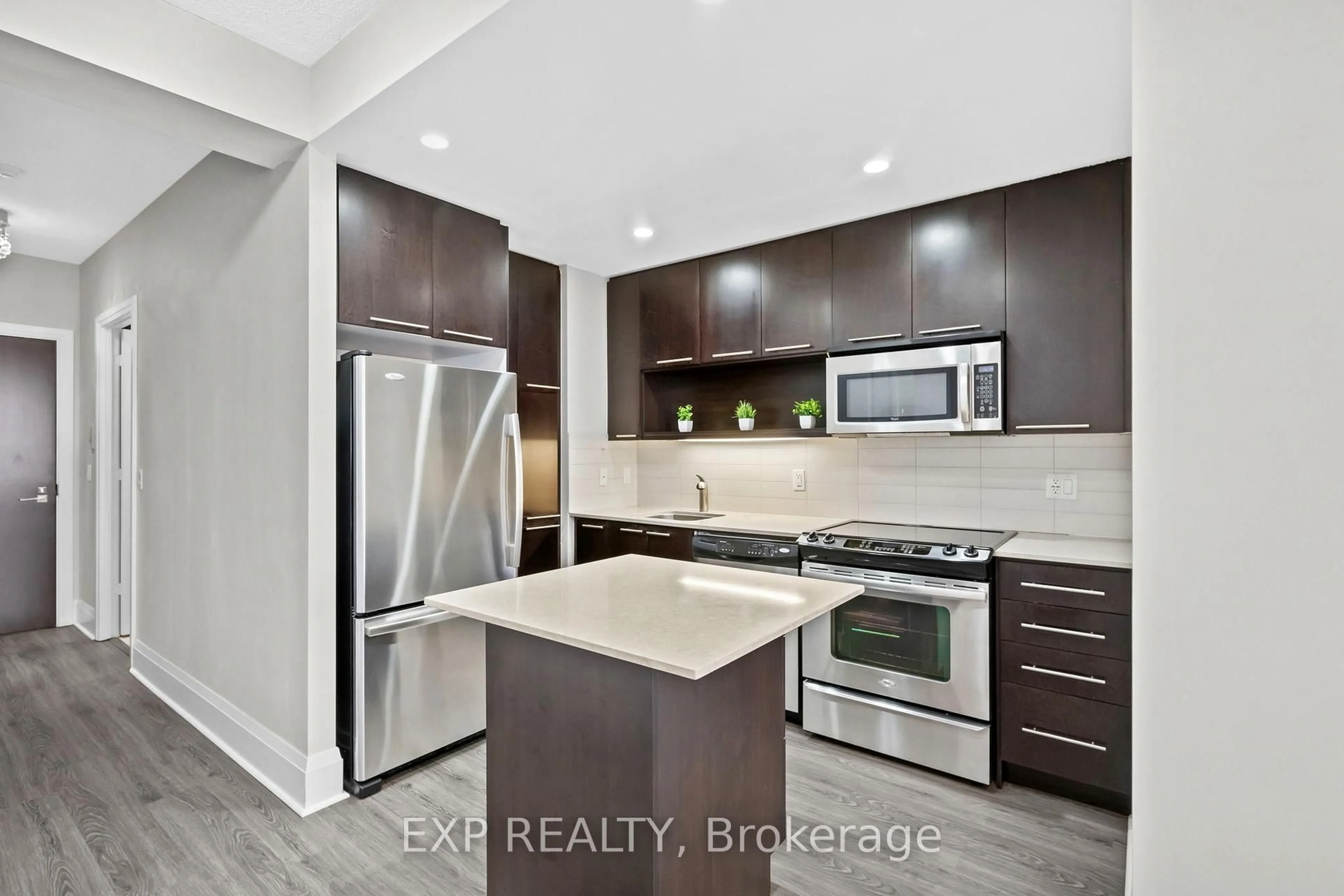 Open concept kitchen, unknown for 100 Harrison Garden Blvd #1702, Toronto Ontario M2N 0C2