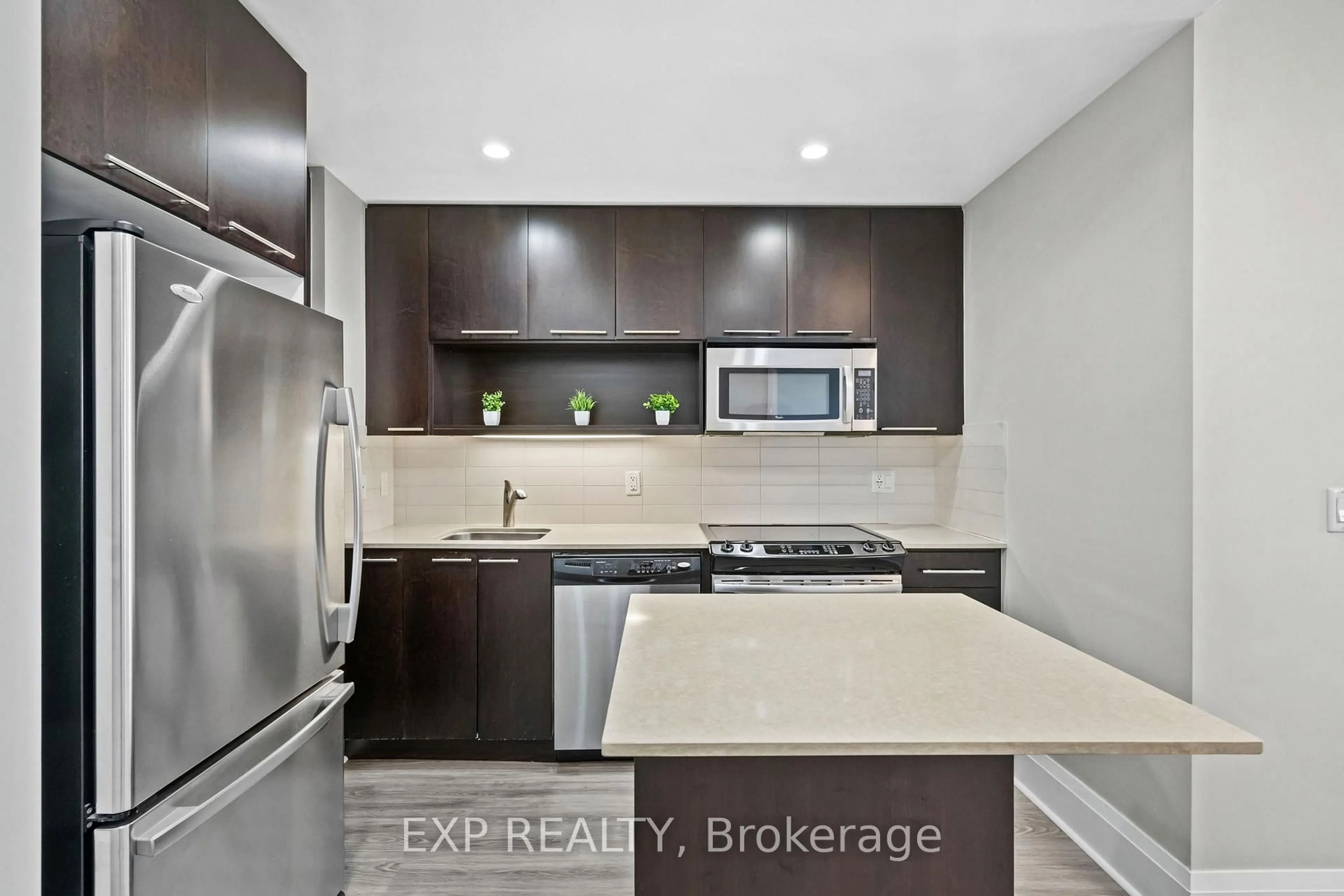 Standard kitchen, unknown for 100 Harrison Garden Blvd #1702, Toronto Ontario M2N 0C2