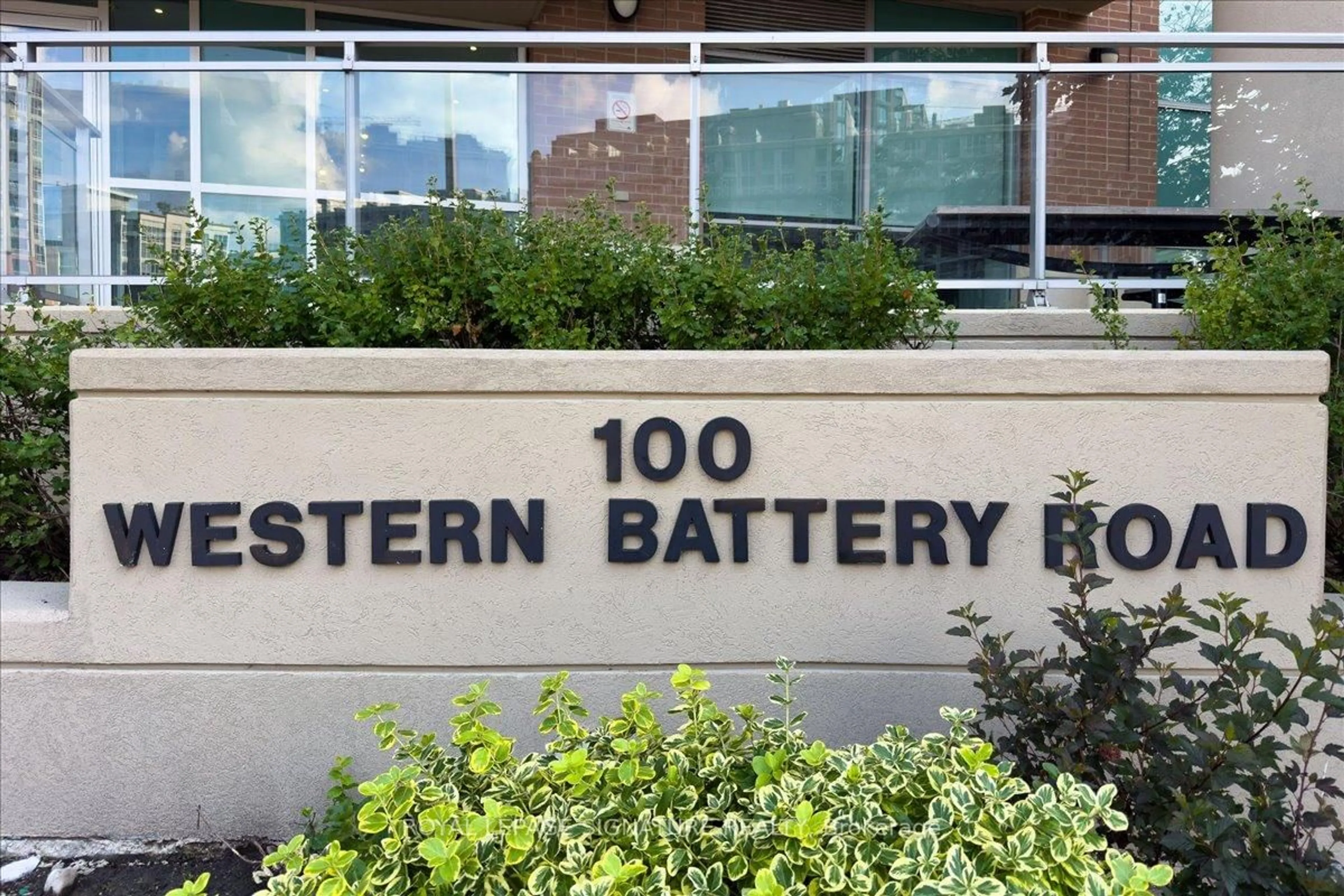 Unknown for 100 Western Battery Rd #702, Toronto Ontario M6K 3S2