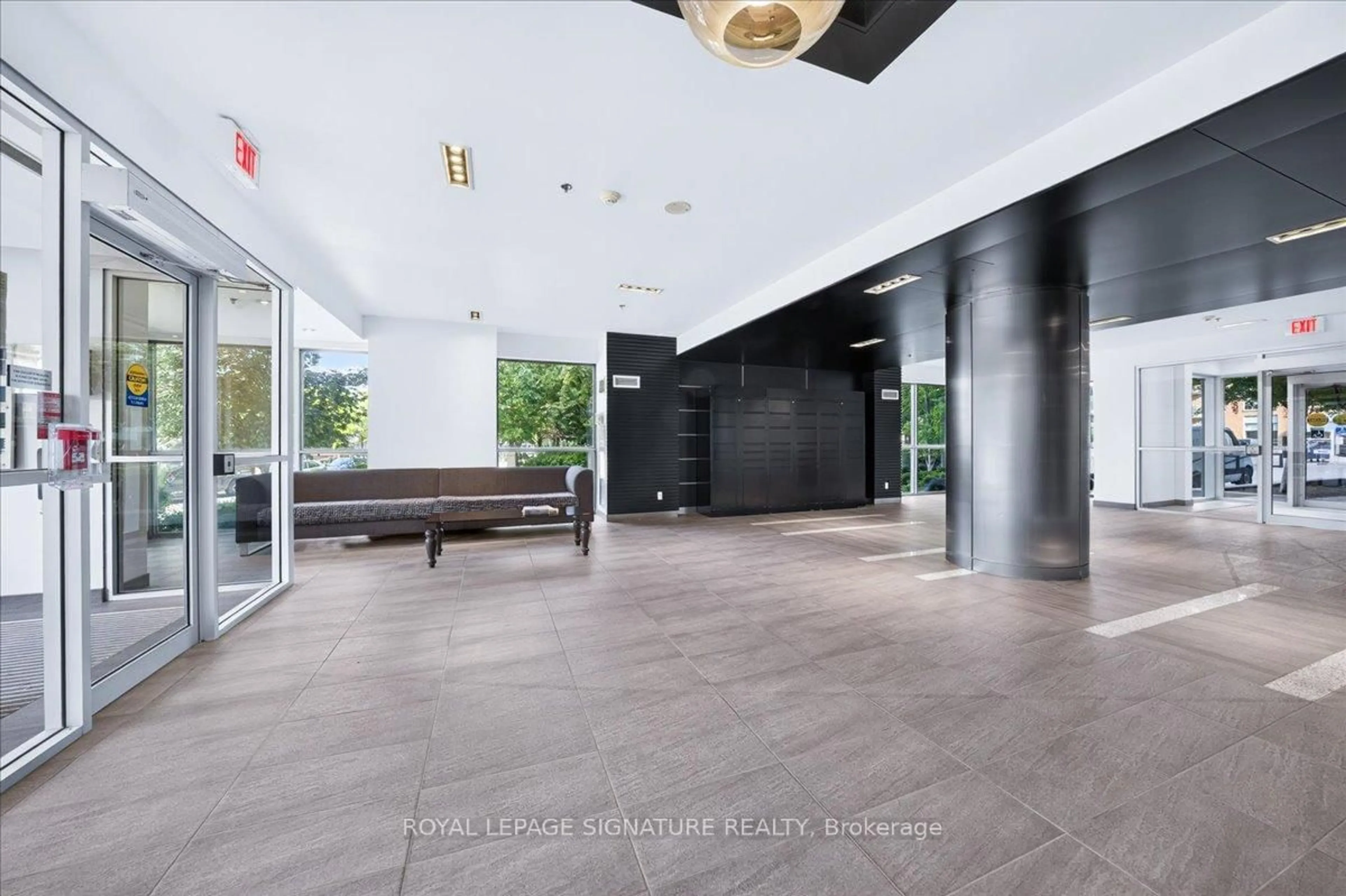 Indoor foyer for 100 Western Battery Rd #702, Toronto Ontario M6K 3S2