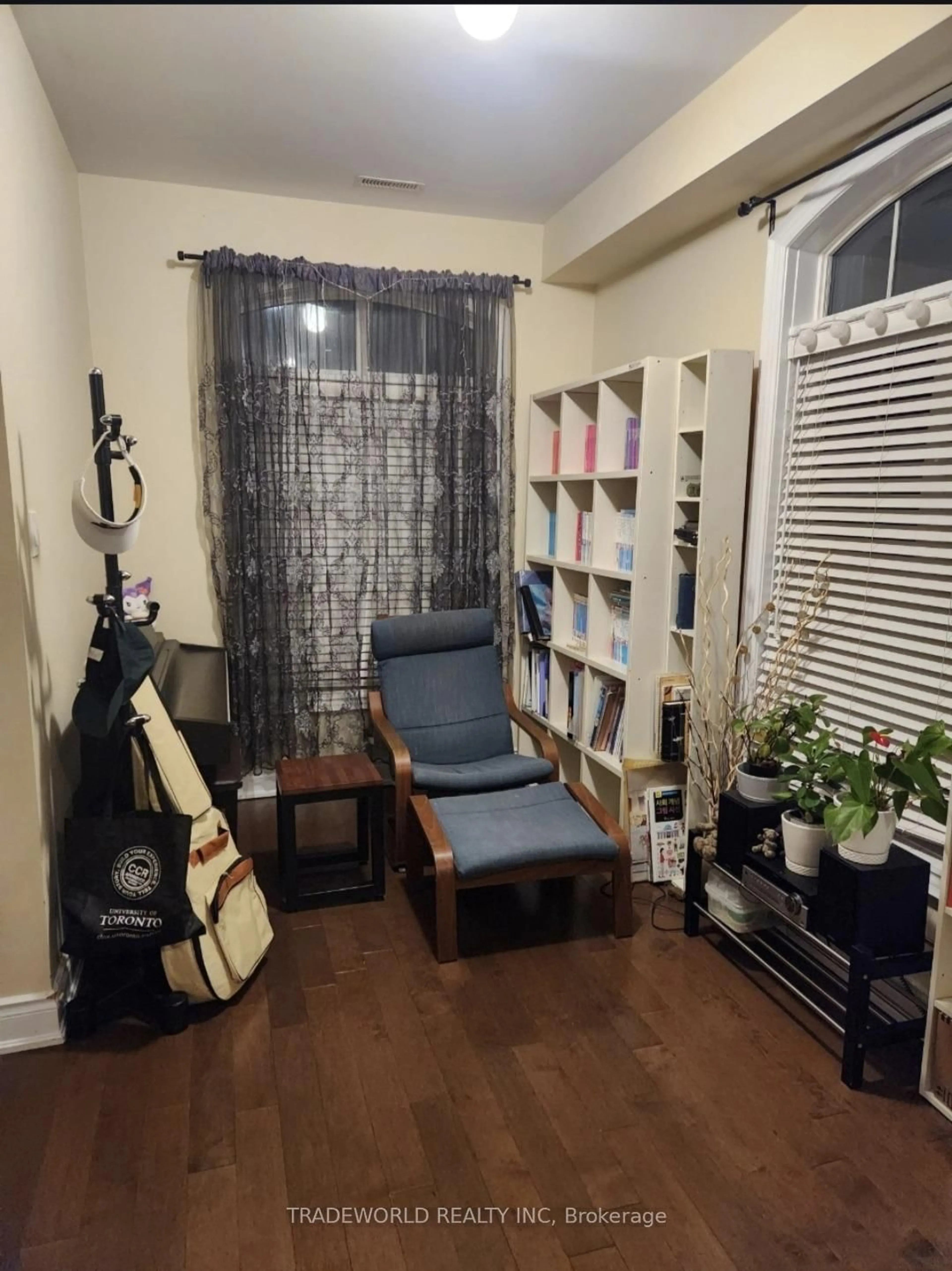 Living room with furniture, unknown for 2 Hayes Lane, Toronto Ontario M2N 0E7