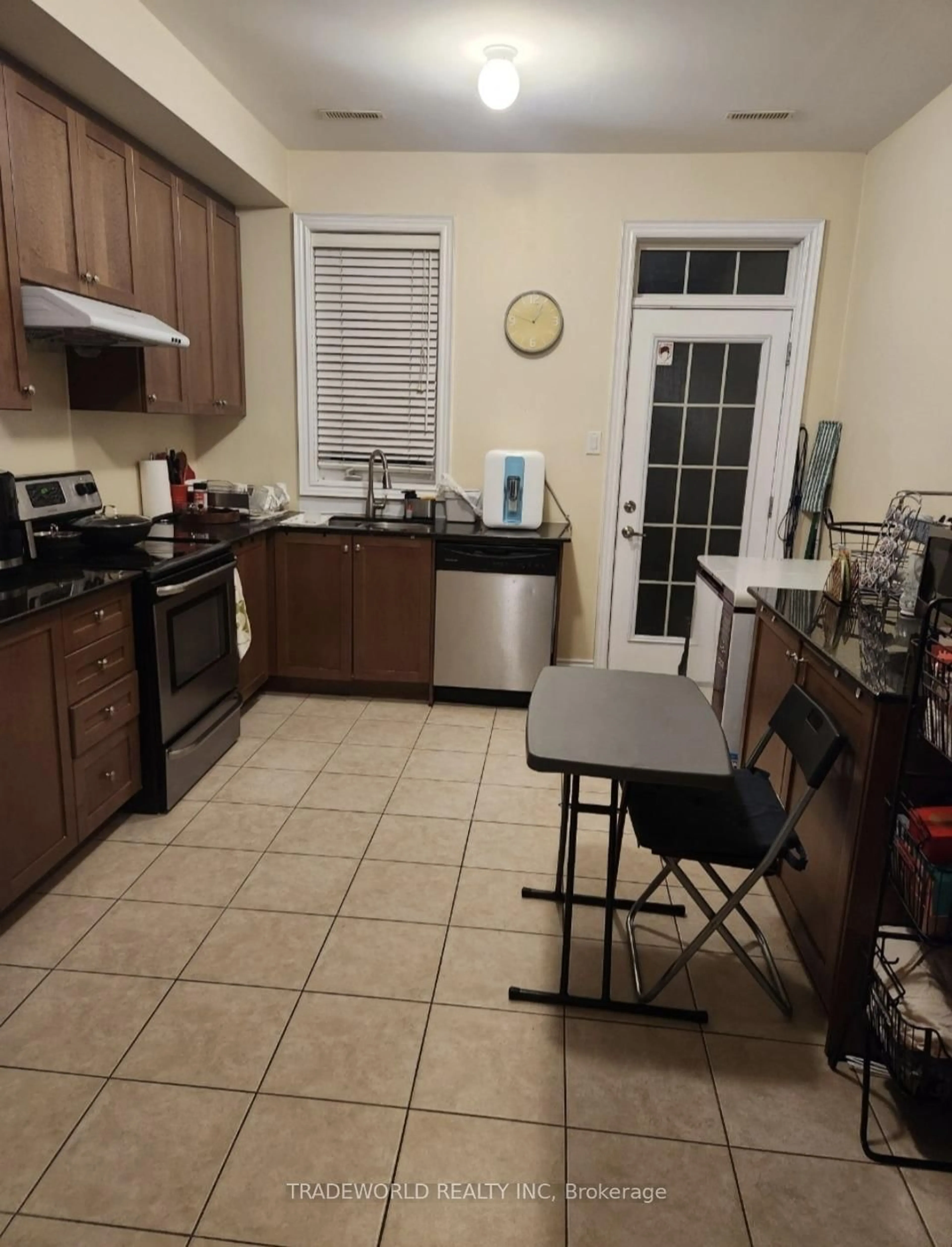 Standard kitchen, unknown for 2 Hayes Lane, Toronto Ontario M2N 0E7