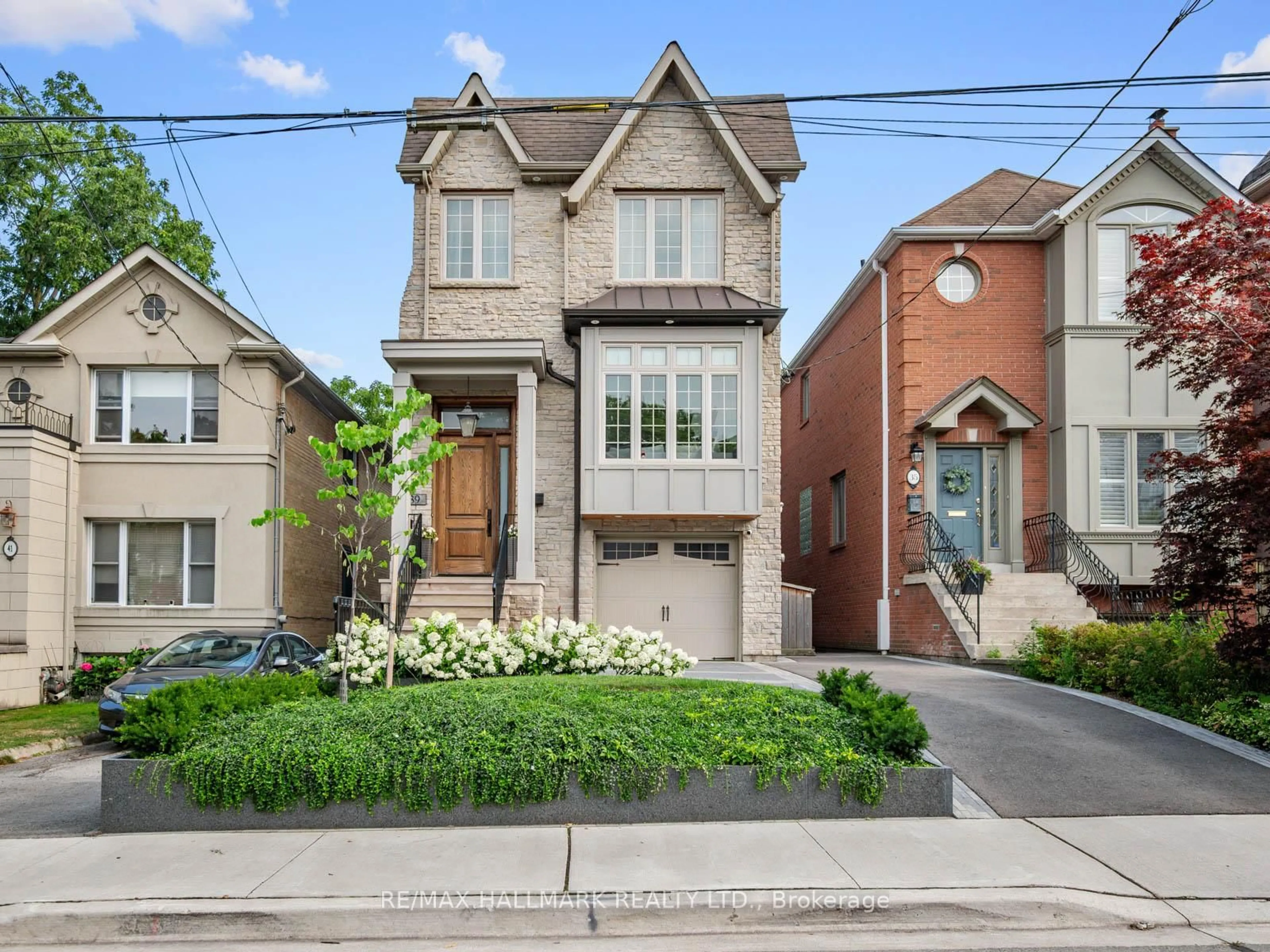 Home with brick exterior material, street for 39 Glenforest Rd, Toronto Ontario M4N 1Z7