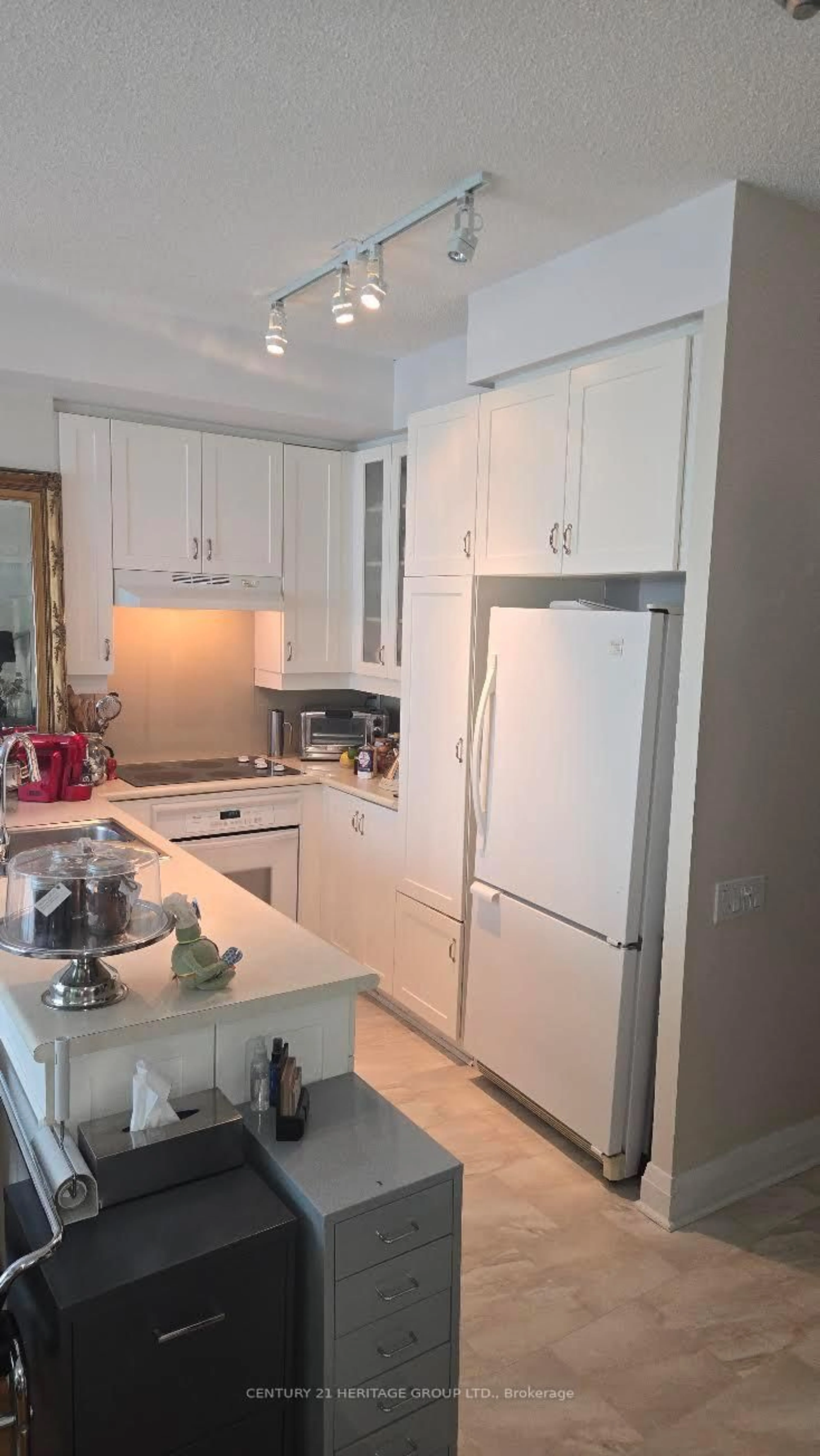 Standard kitchen, unknown for 20 Scrivener Sq #312, Toronto Ontario M4W 3X9