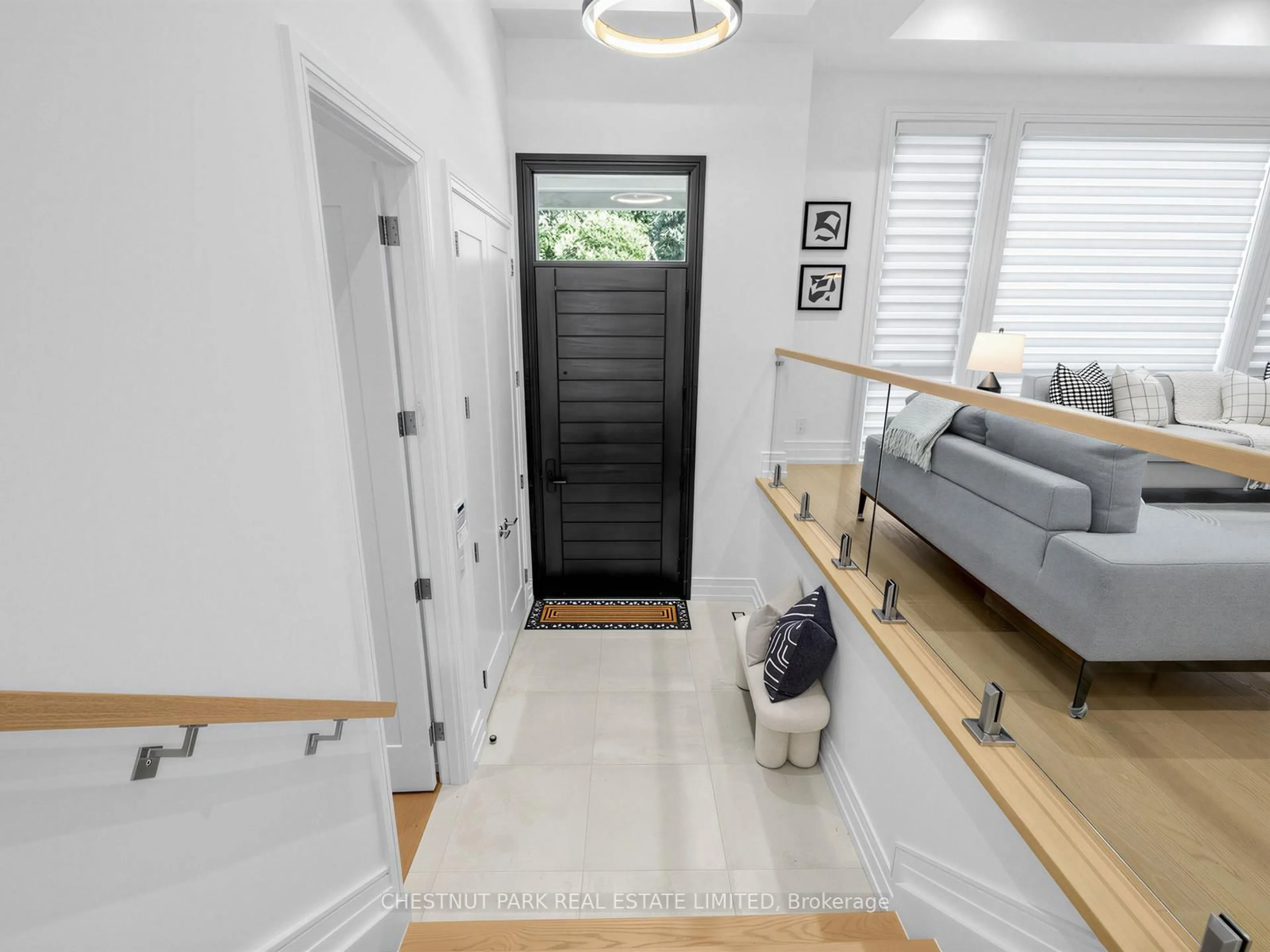 Indoor entryway for 86 LYNNHAVEN Rd, Toronto Ontario M6A 2K9