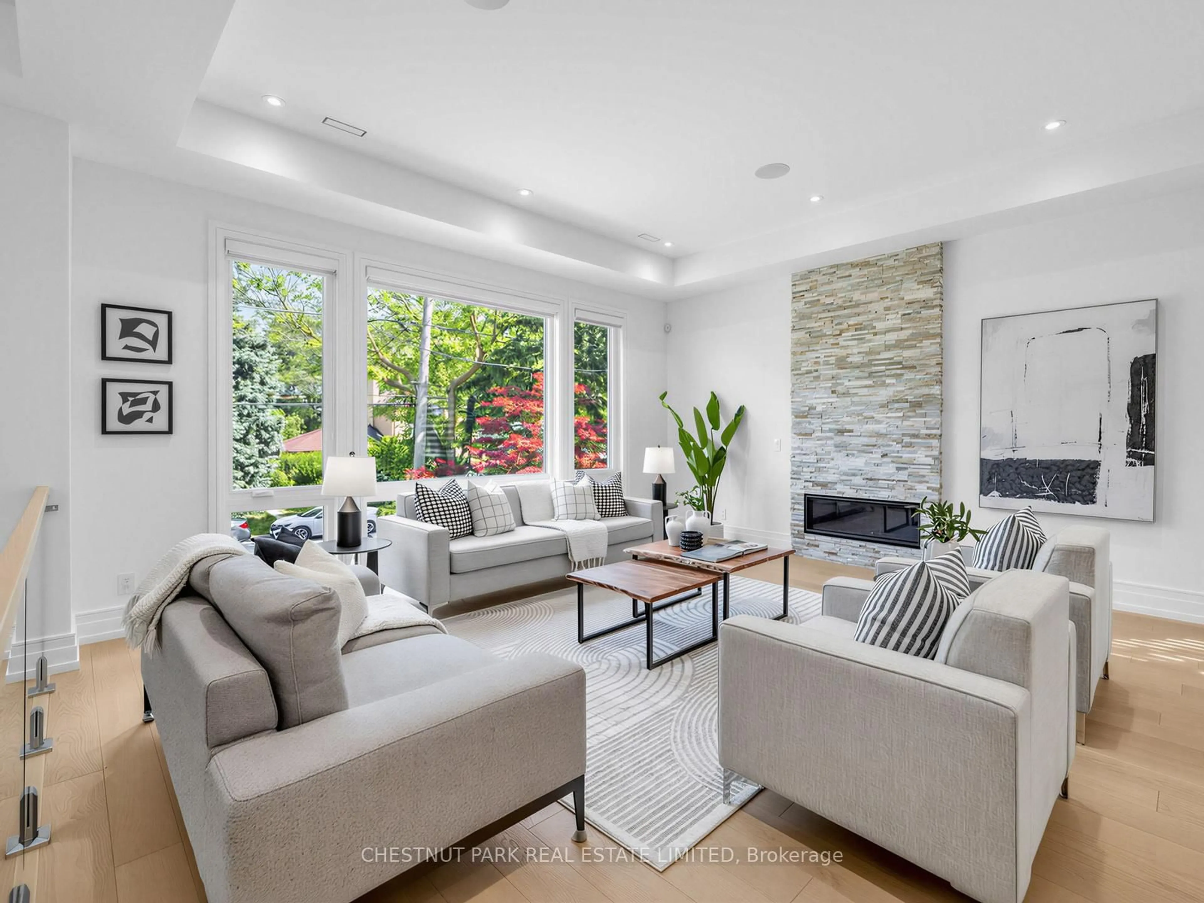 Living room with furniture, unknown for 86 LYNNHAVEN Rd, Toronto Ontario M6A 2K9