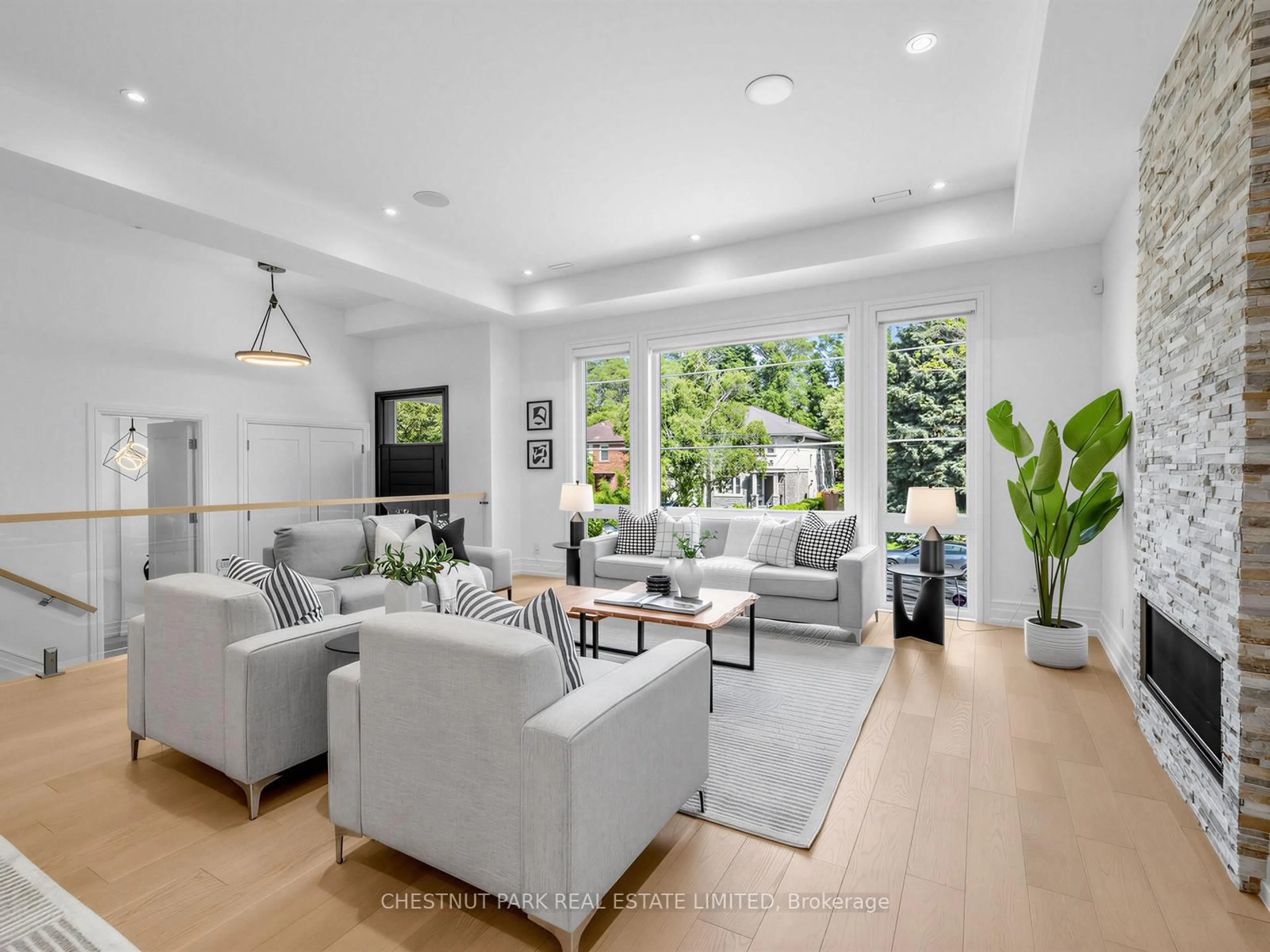 Living room with furniture, unknown for 86 LYNNHAVEN Rd, Toronto Ontario M6A 2K9