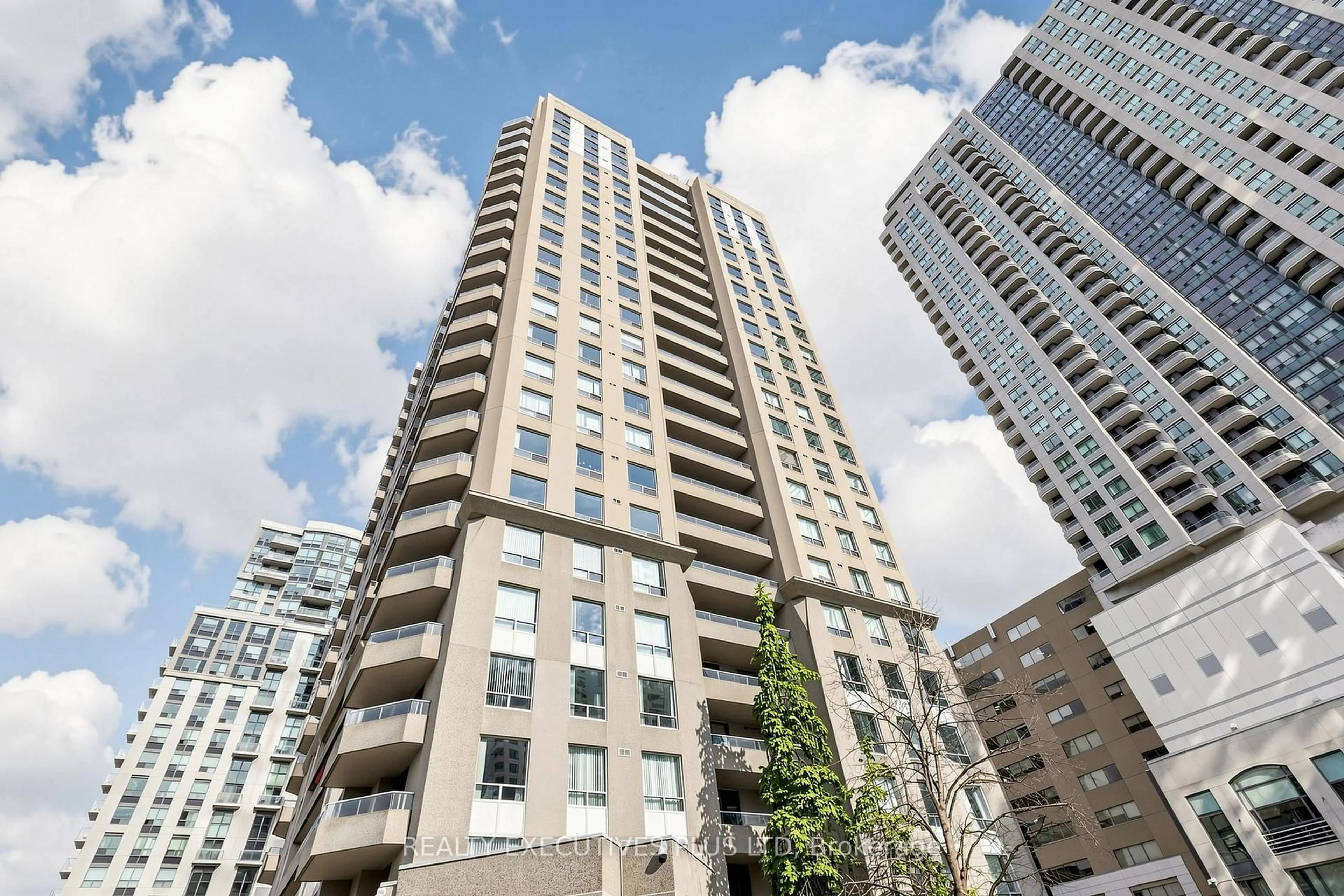 Patio, building for 18 Hillcrest Ave #604, Toronto Ontario M2N 6T5